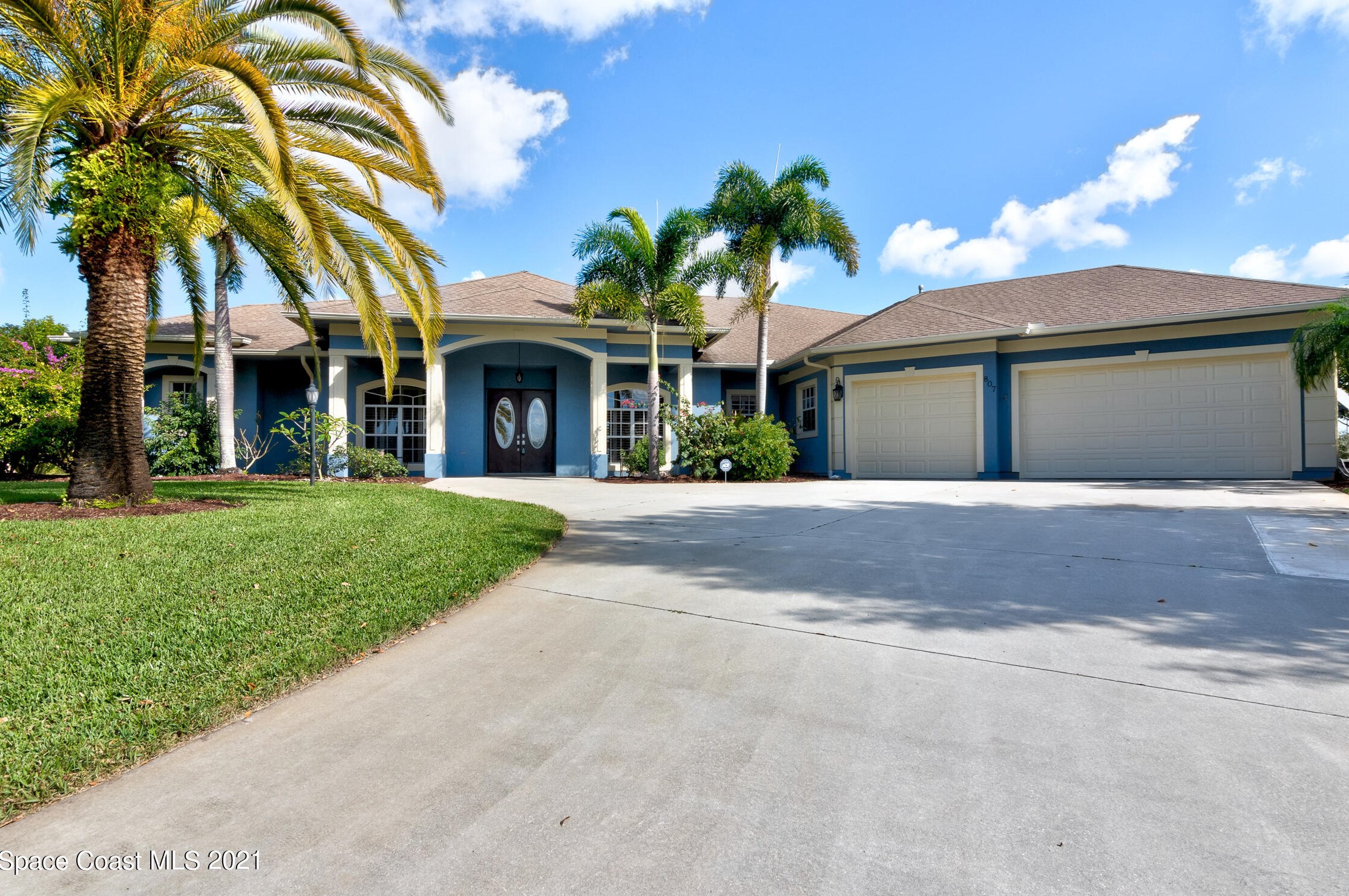 807 Holden Ct, Sebastian, FL 32958