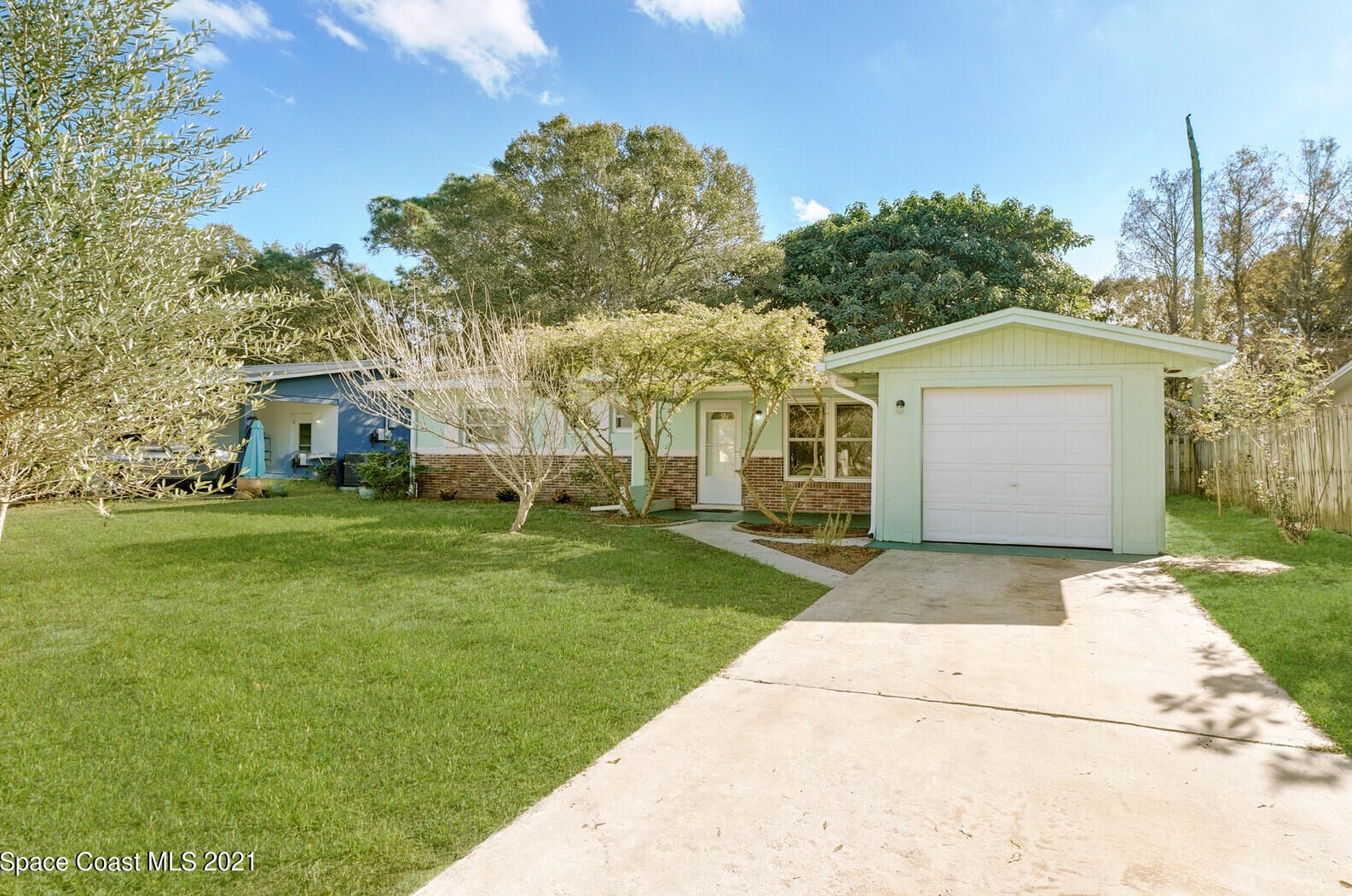 2803 Choctaw Dr, Melbourne, FL 32935-8818