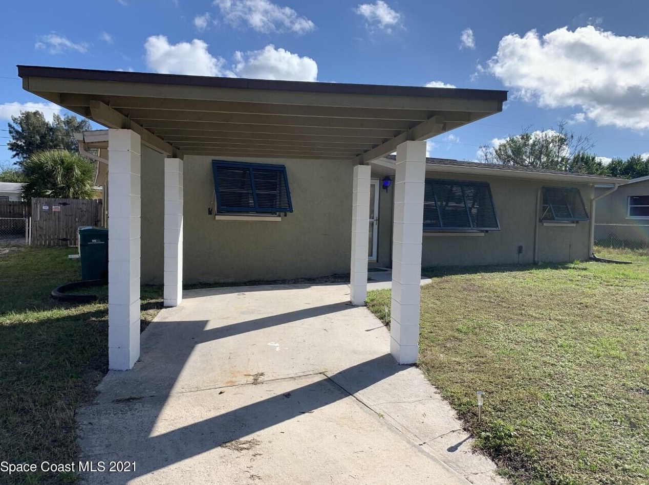 1483 Stanley Ln, Melbourne, FL 32935-3263