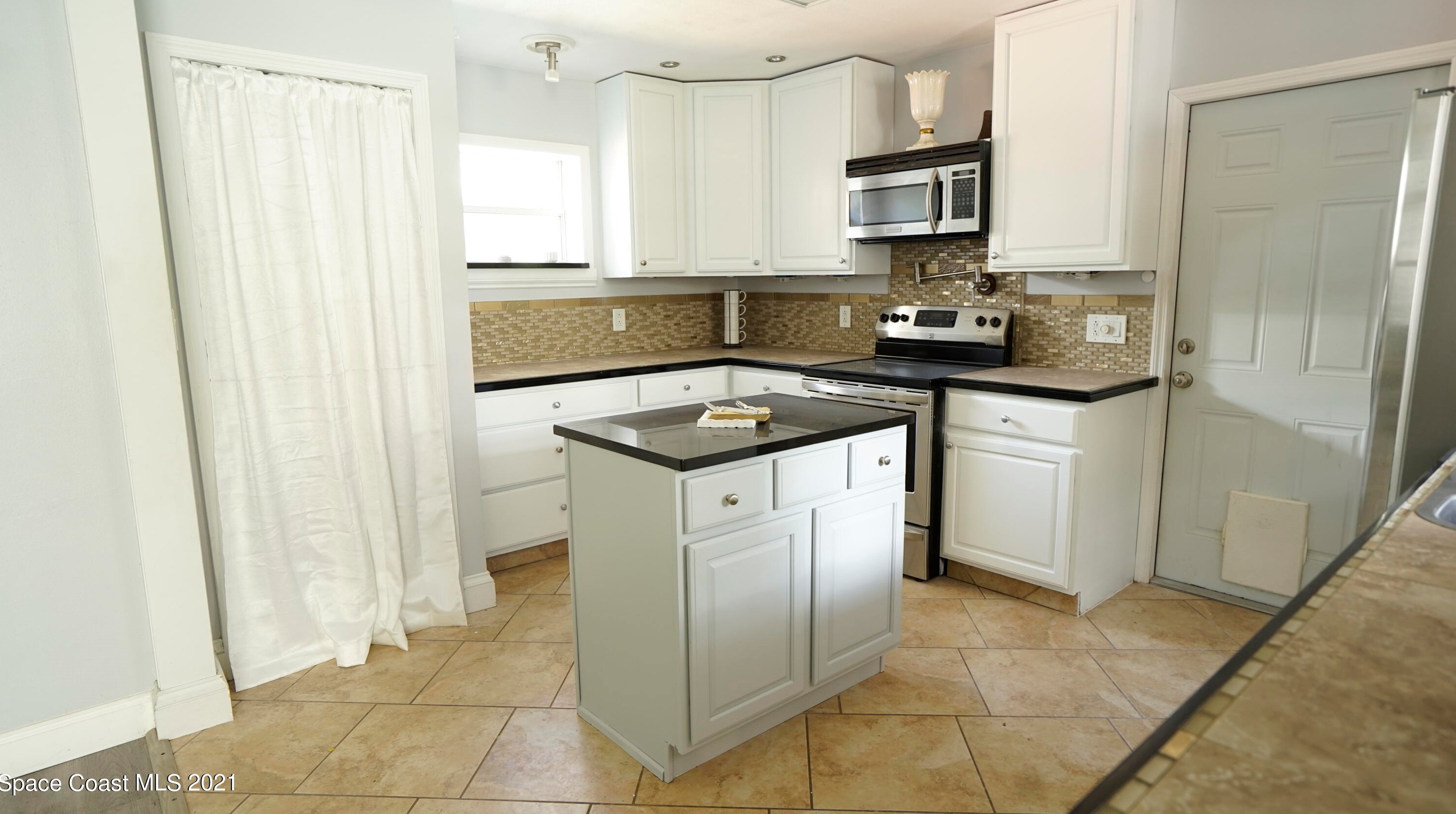 28 Fernwood Dr, Melbourne FL  32955-2910 exterior