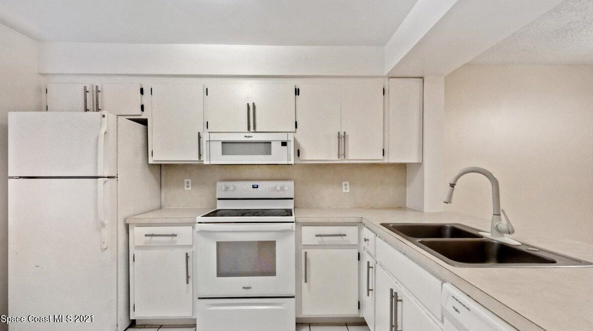 156 San Juan Cir, Melbourne FL 32935-5422 exterior