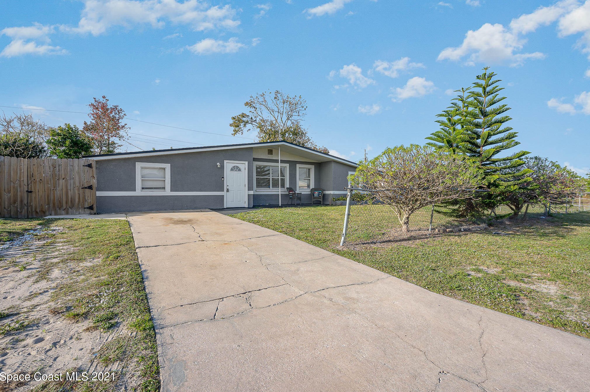 2210 Allan Adale Rd, Melbourne, FL 32935-3703
