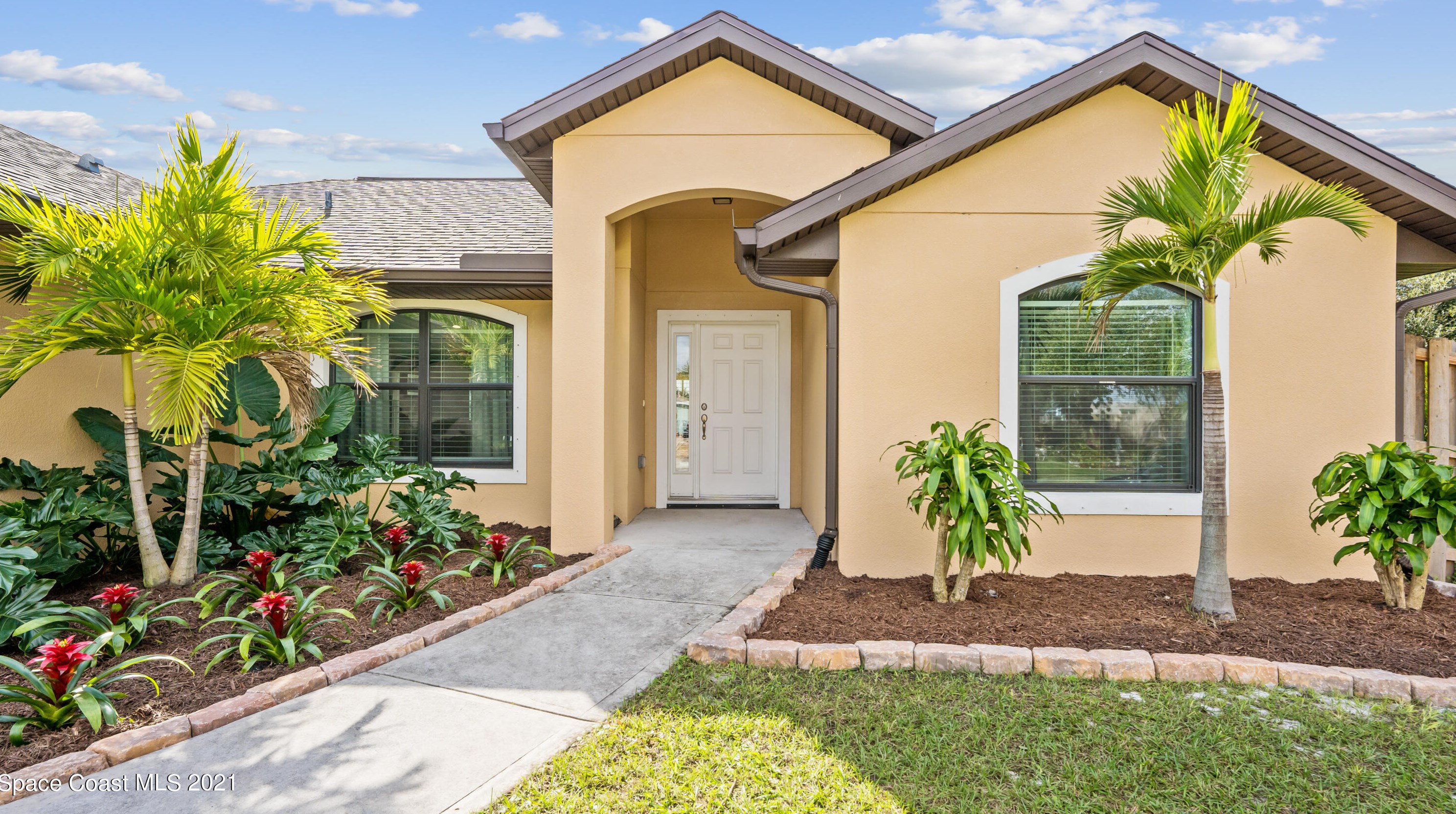 650 August St, Melbourne, FL 32909-3749