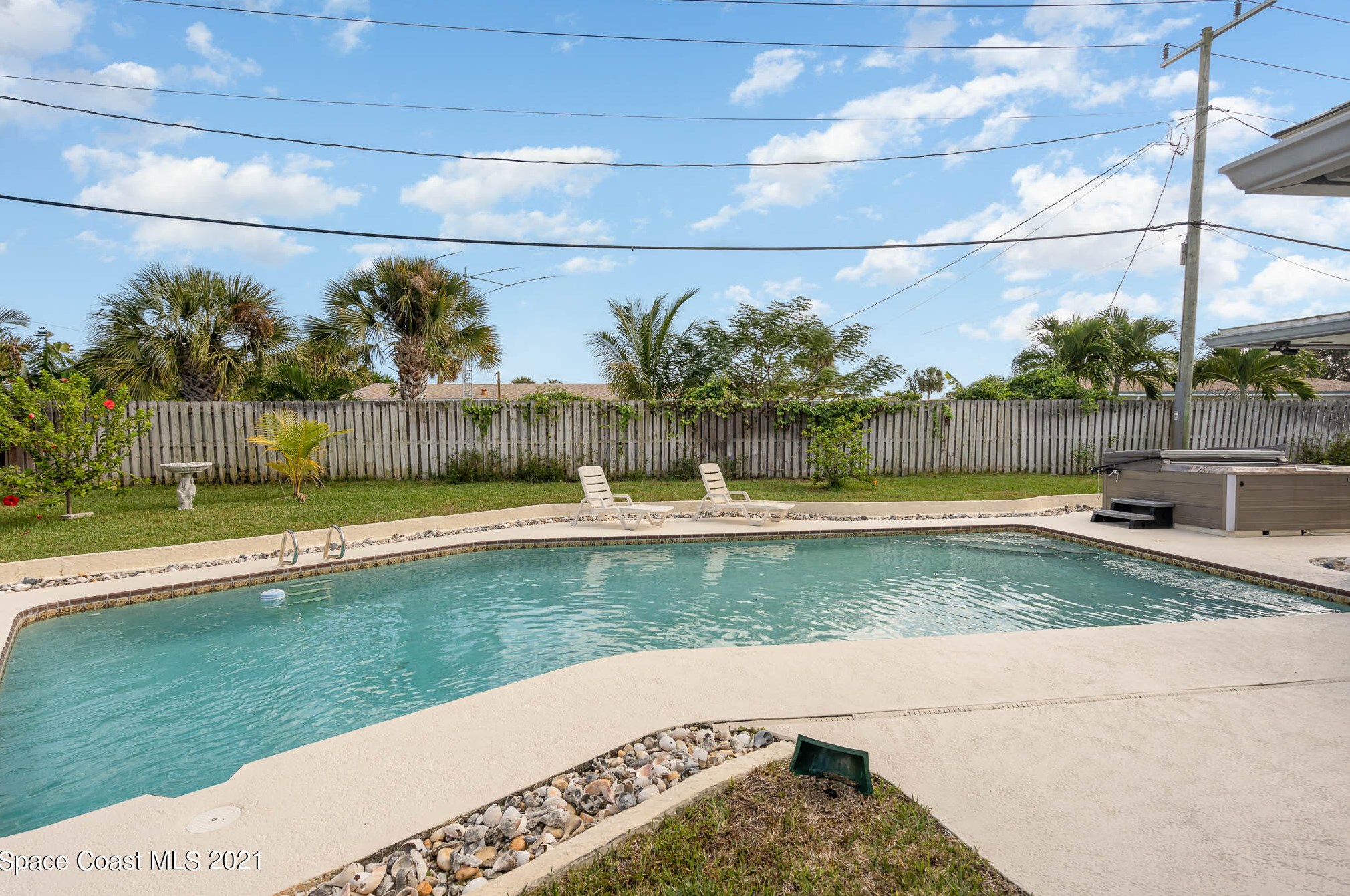 445 Amherst Cir, Melbourne, FL 32937-4001