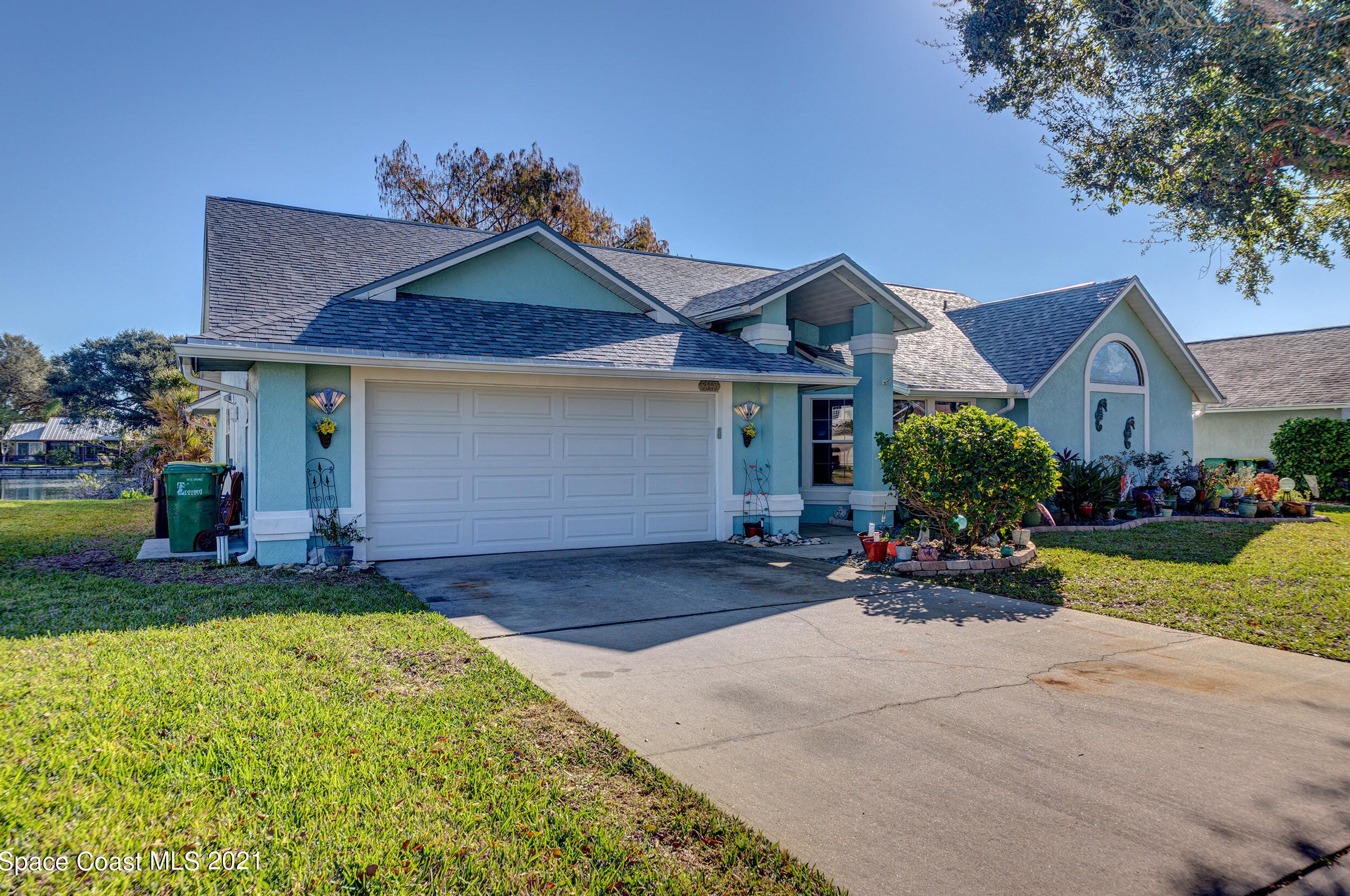 2375 Palm Lake Dr, Merritt Island, FL 32952-5472