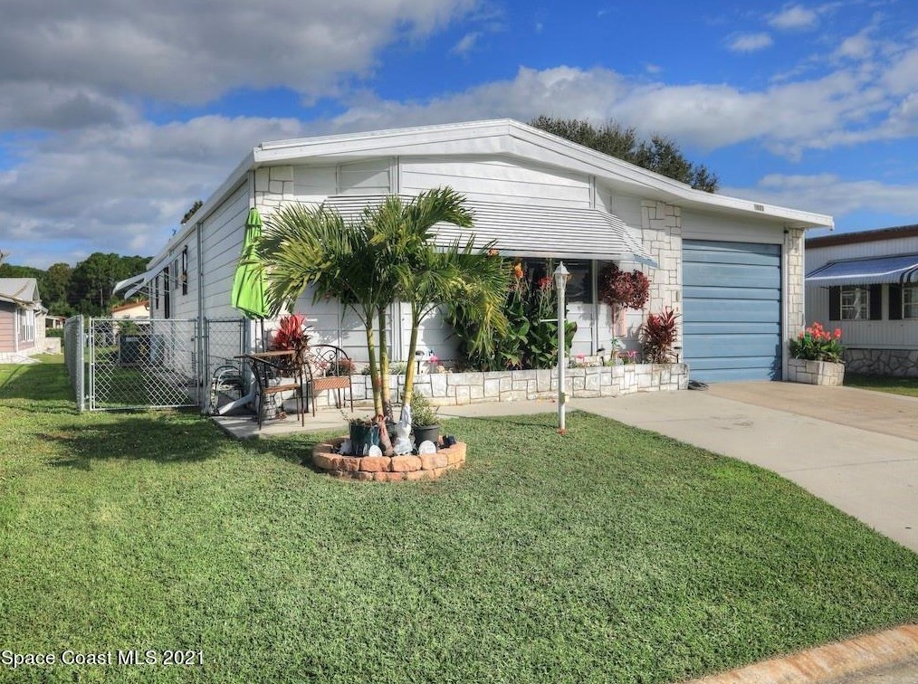 1072 Royal Palm Dr, Sebastian, FL 32976