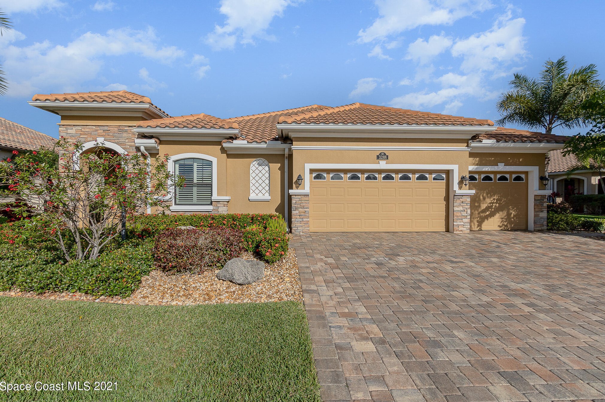 3288 Cortona Dr, Melbourne, FL 32940-8613