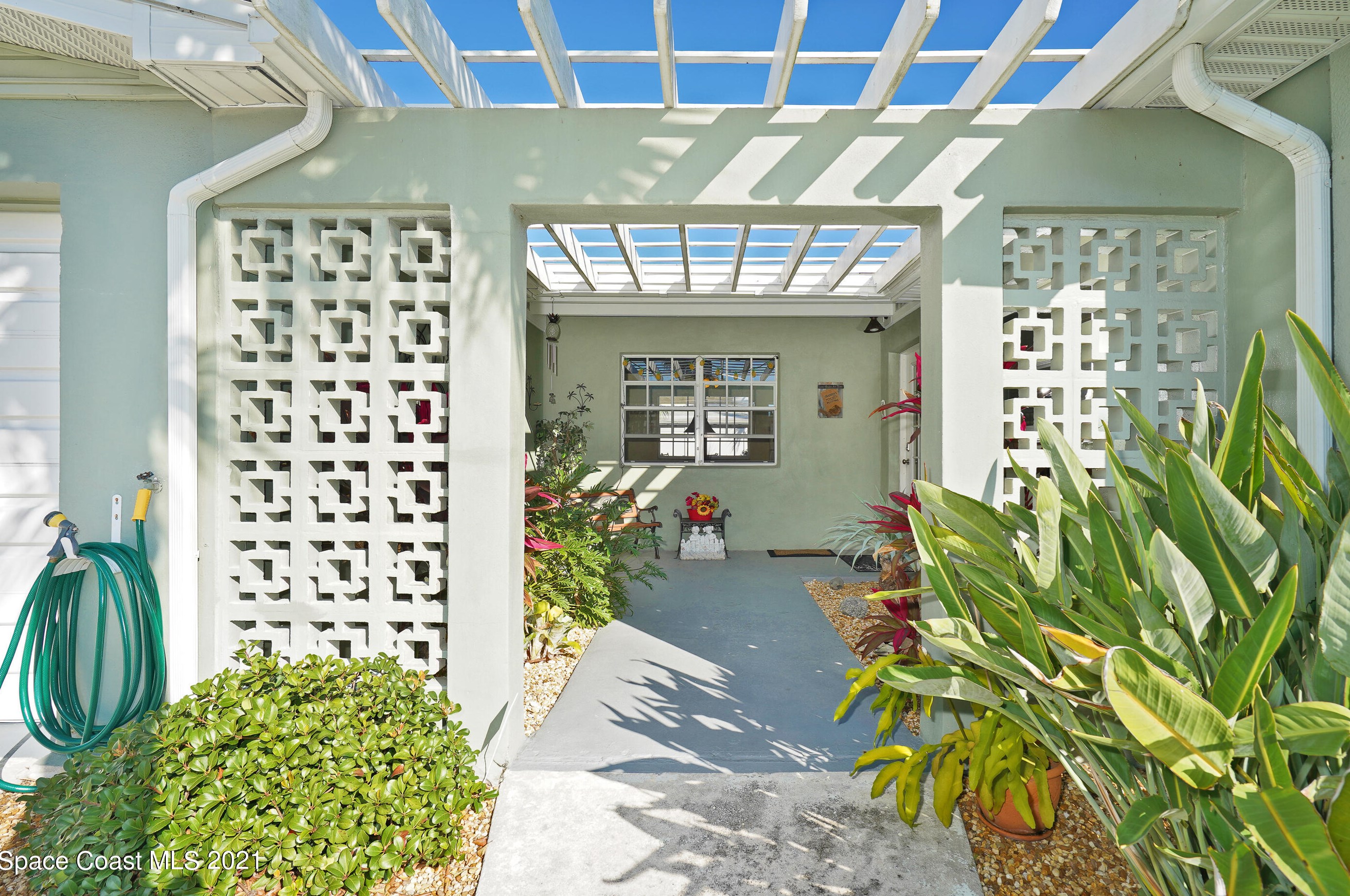 1490 Morgan Dr, Merritt Island, FL 32952-5764