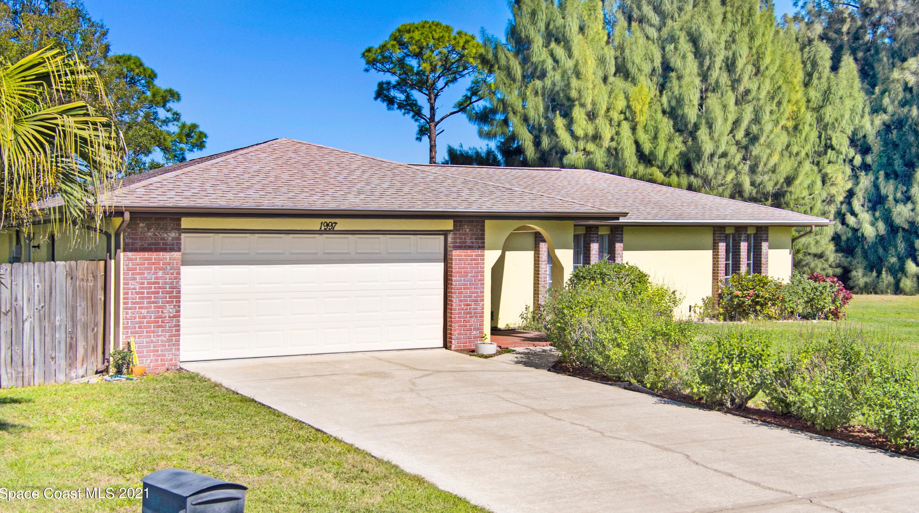 1997 Giroux Dr, Melbourne, FL 32905-3930
