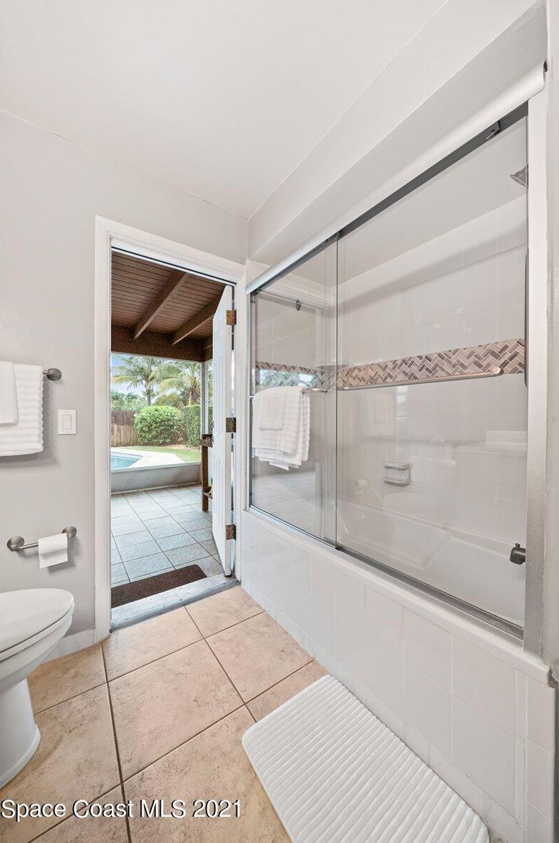 550 Gateway Dr, Merritt Island FL  32952-2654 exterior