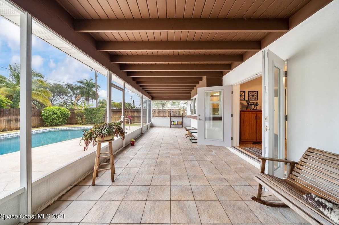 550 Gateway Dr, Merritt Island FL  32952-2654 exterior