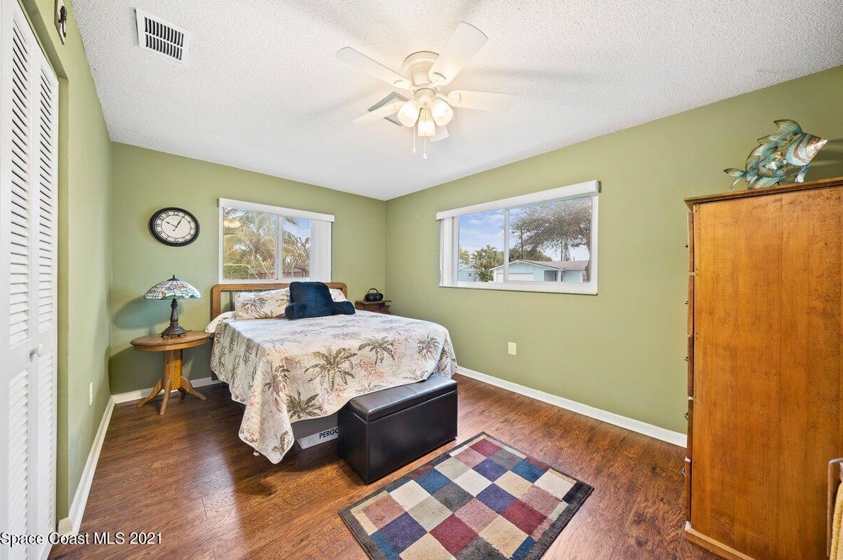 550 Gateway Dr, Merritt Island FL  32952-2654 exterior