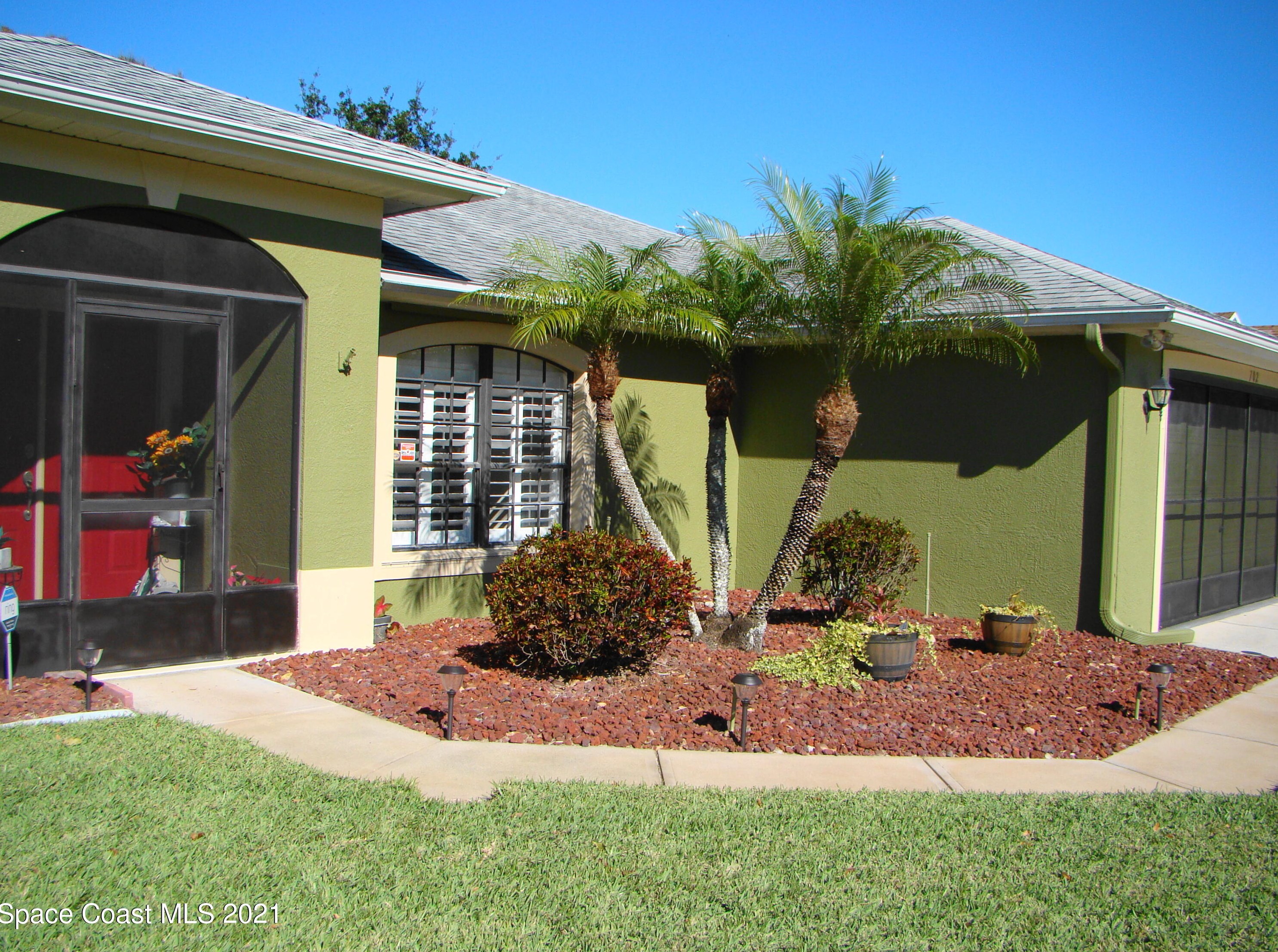 702 Falls Creek Dr, Melbourne, FL 32904-1808
