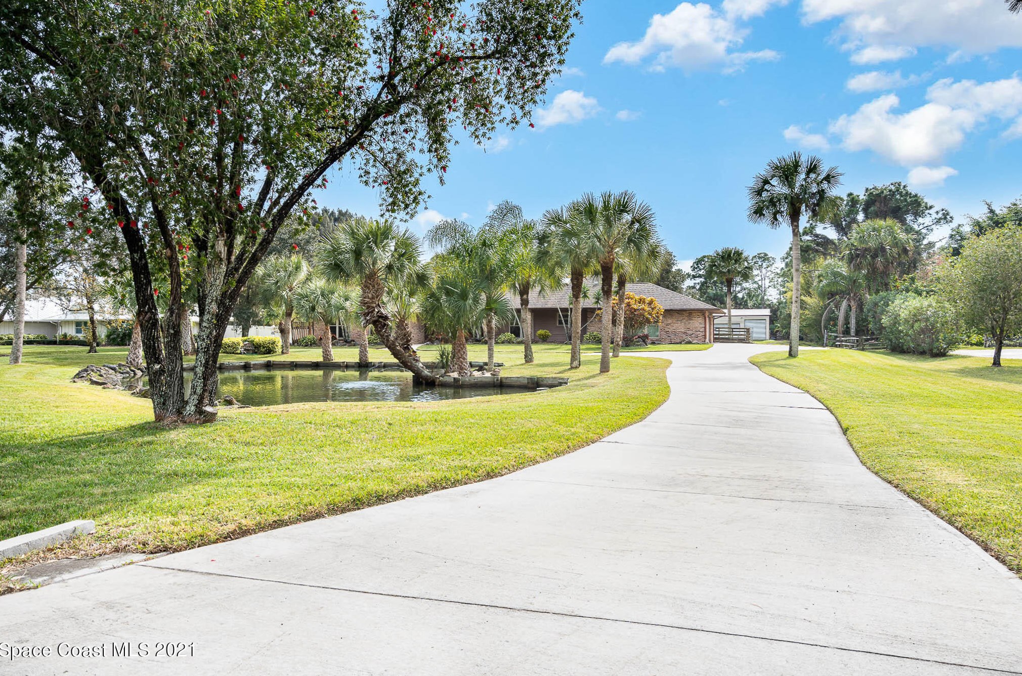 5265 Sand Lake Dr, Melbourne, FL 32934-2805
