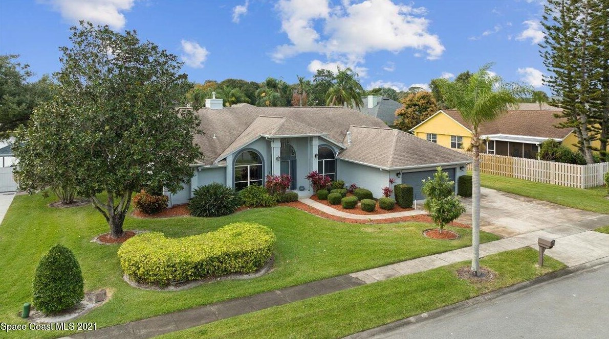 223 Lake Shore Dr, Merritt Island, FL 32953-7961