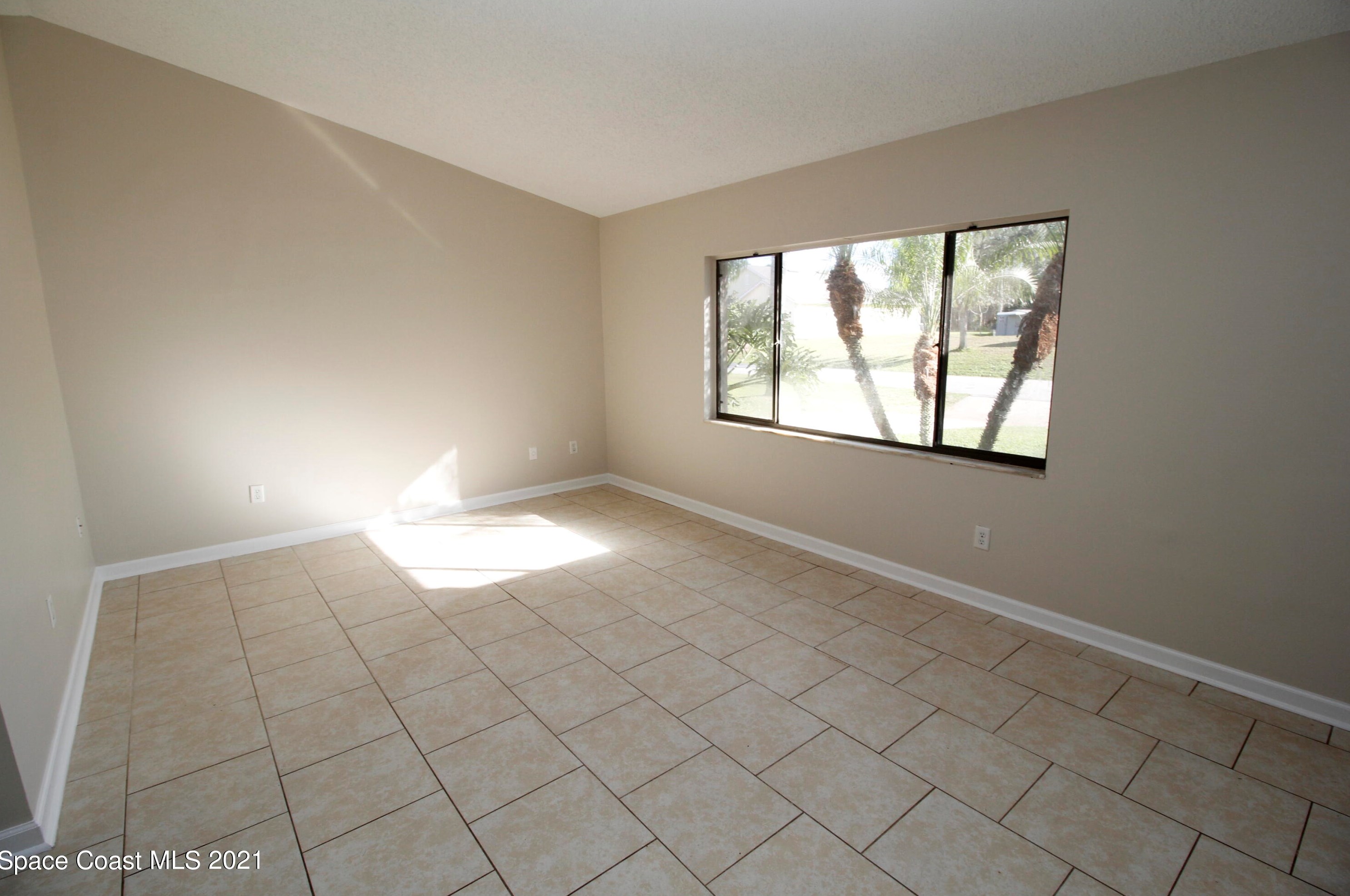 907 Commerce Rd Se, Melbourne, FL 32909