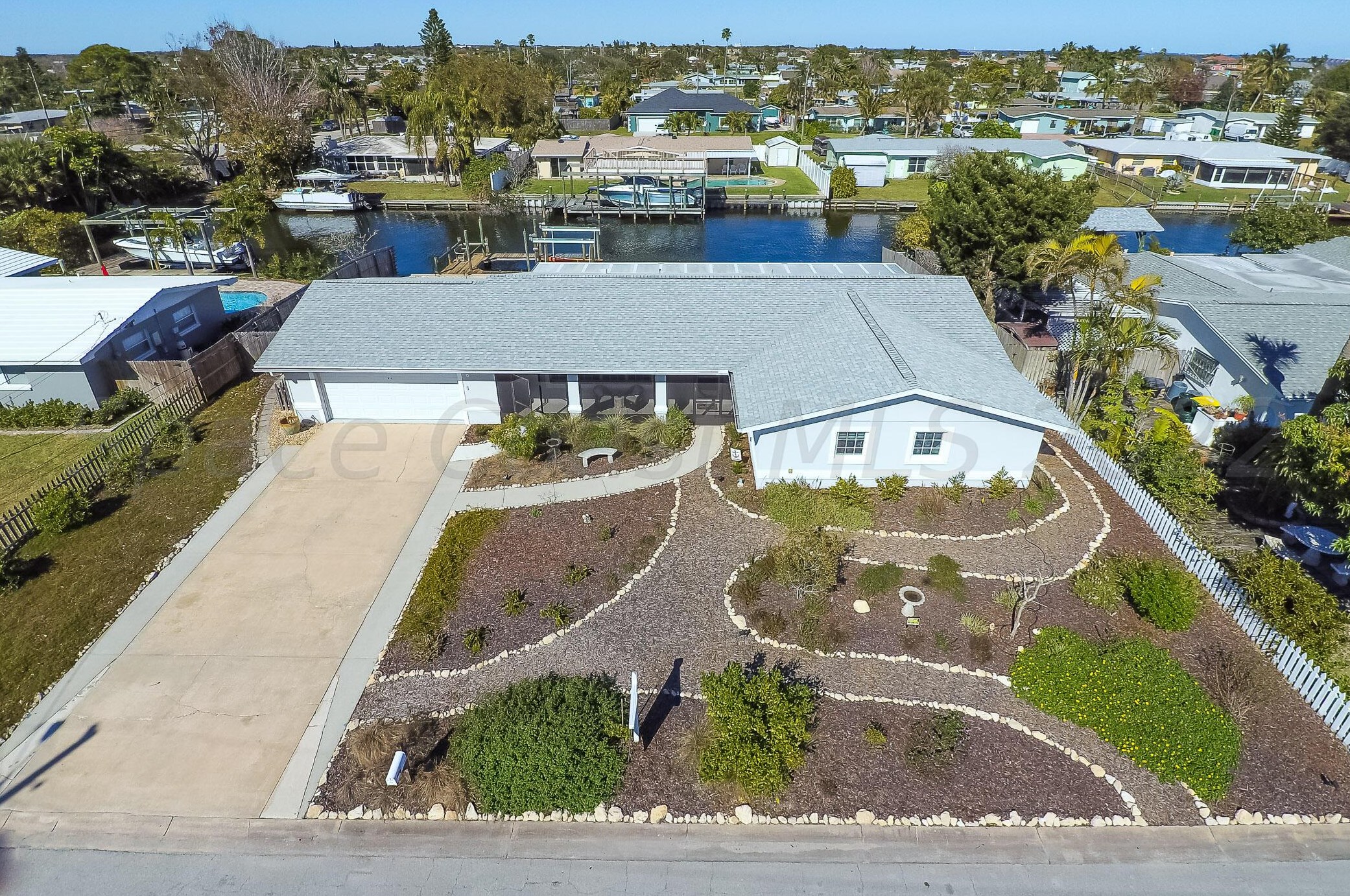 1624 Shore Dr, Merritt Island FL  32952-5616 exterior