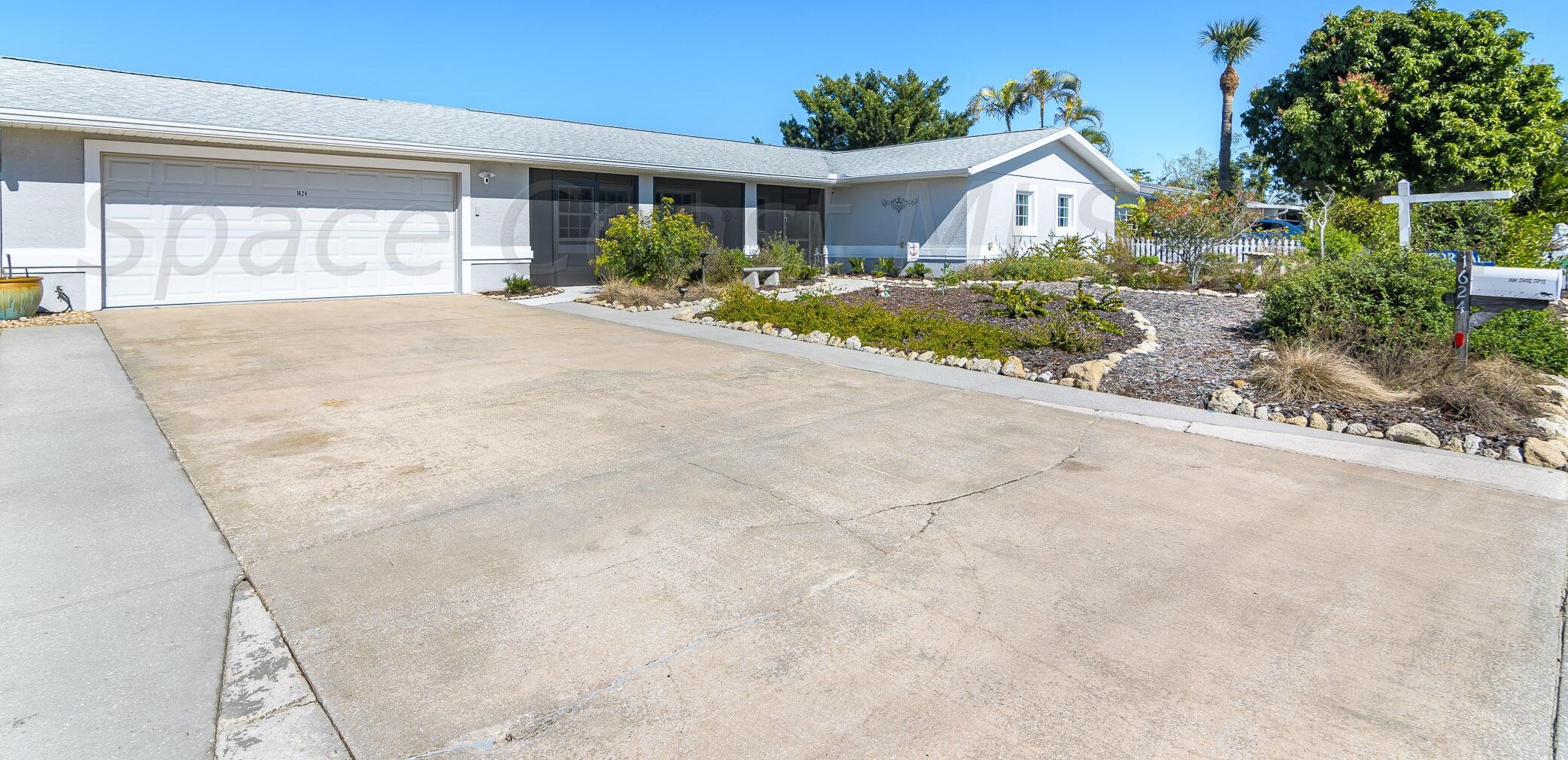 1624 Shore Dr, Merritt Island FL  32952-5616 exterior