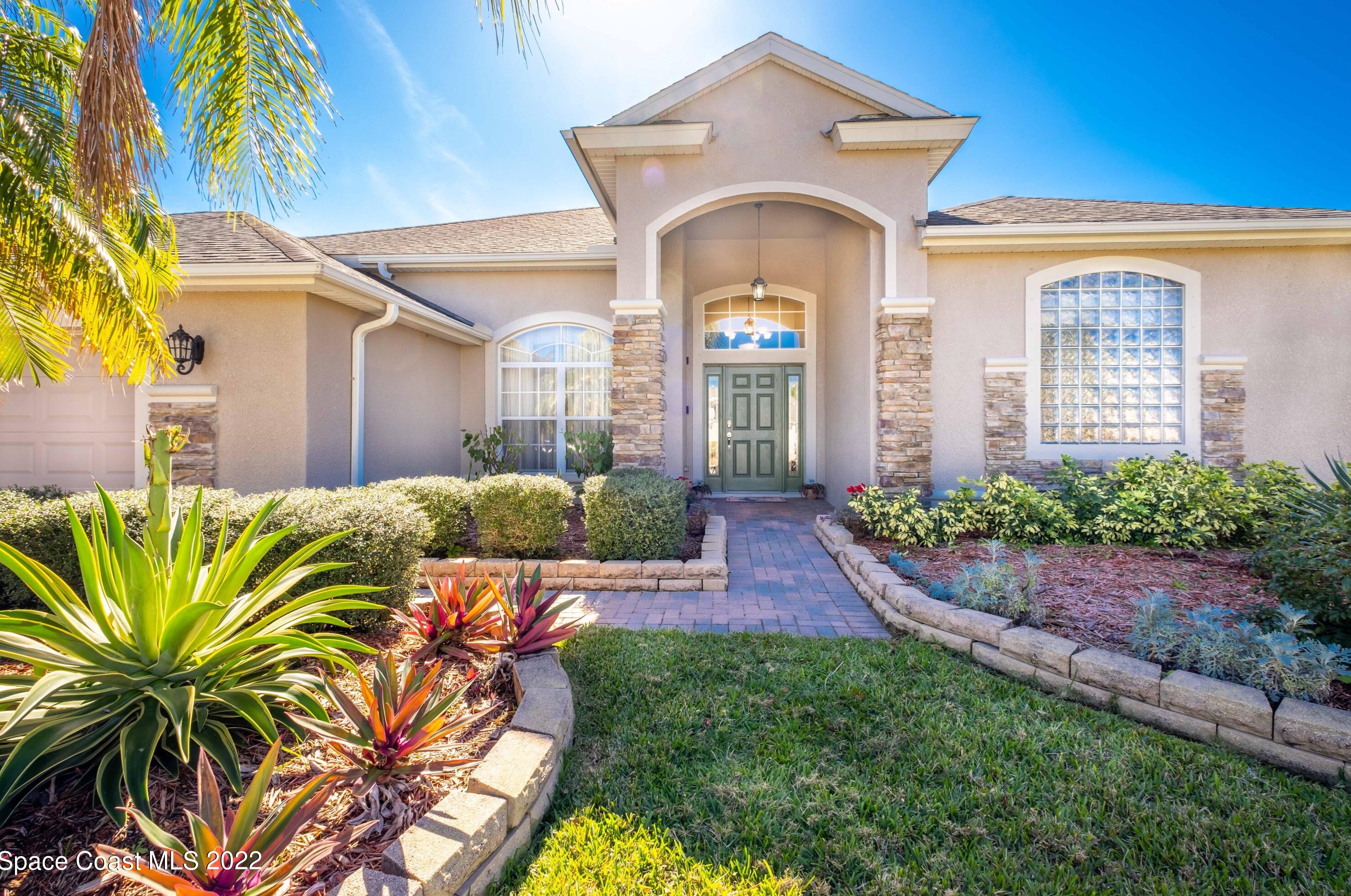 181 Brandy Creek Cir, Melbourne, FL 32909-2331