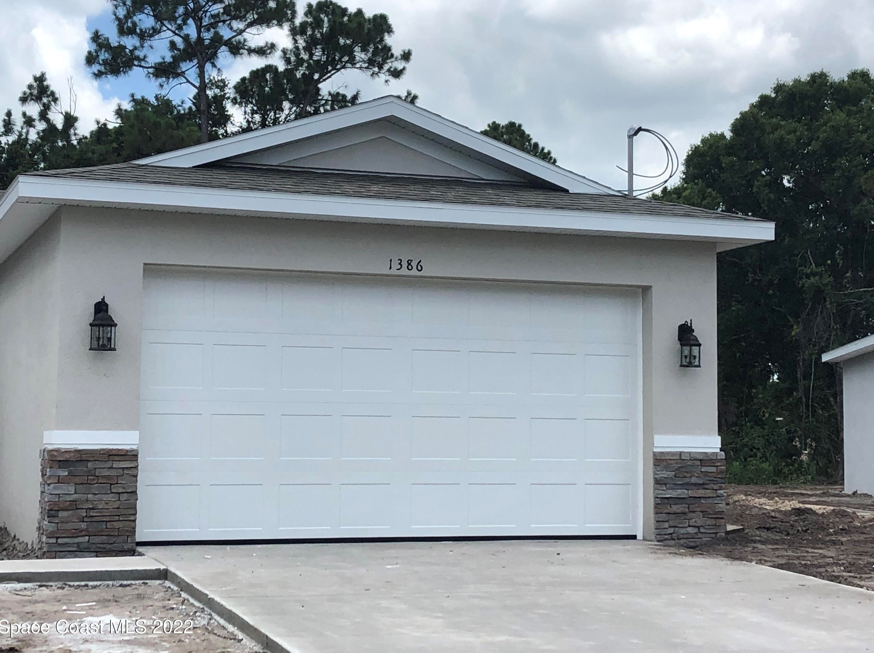 1376 Wing Rd, Melbourne, FL 32908-6863