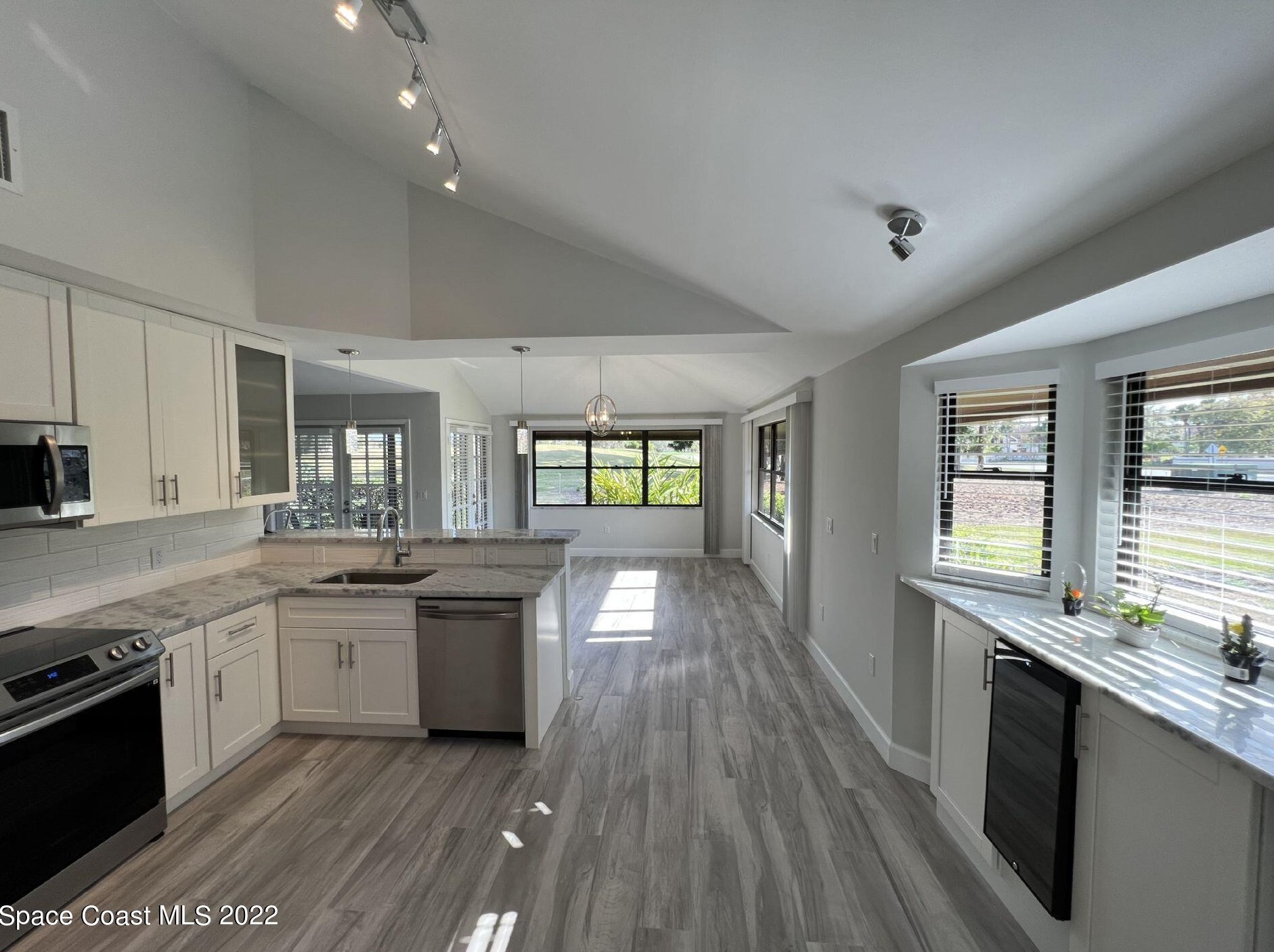 5604 Doral Dr, Sarasota, FL 34243-3841