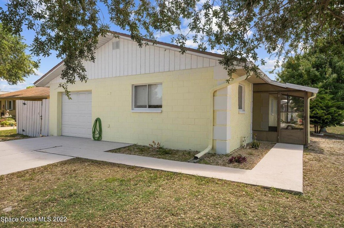 105 S Lee Ct, Merritt Island, FL 32952