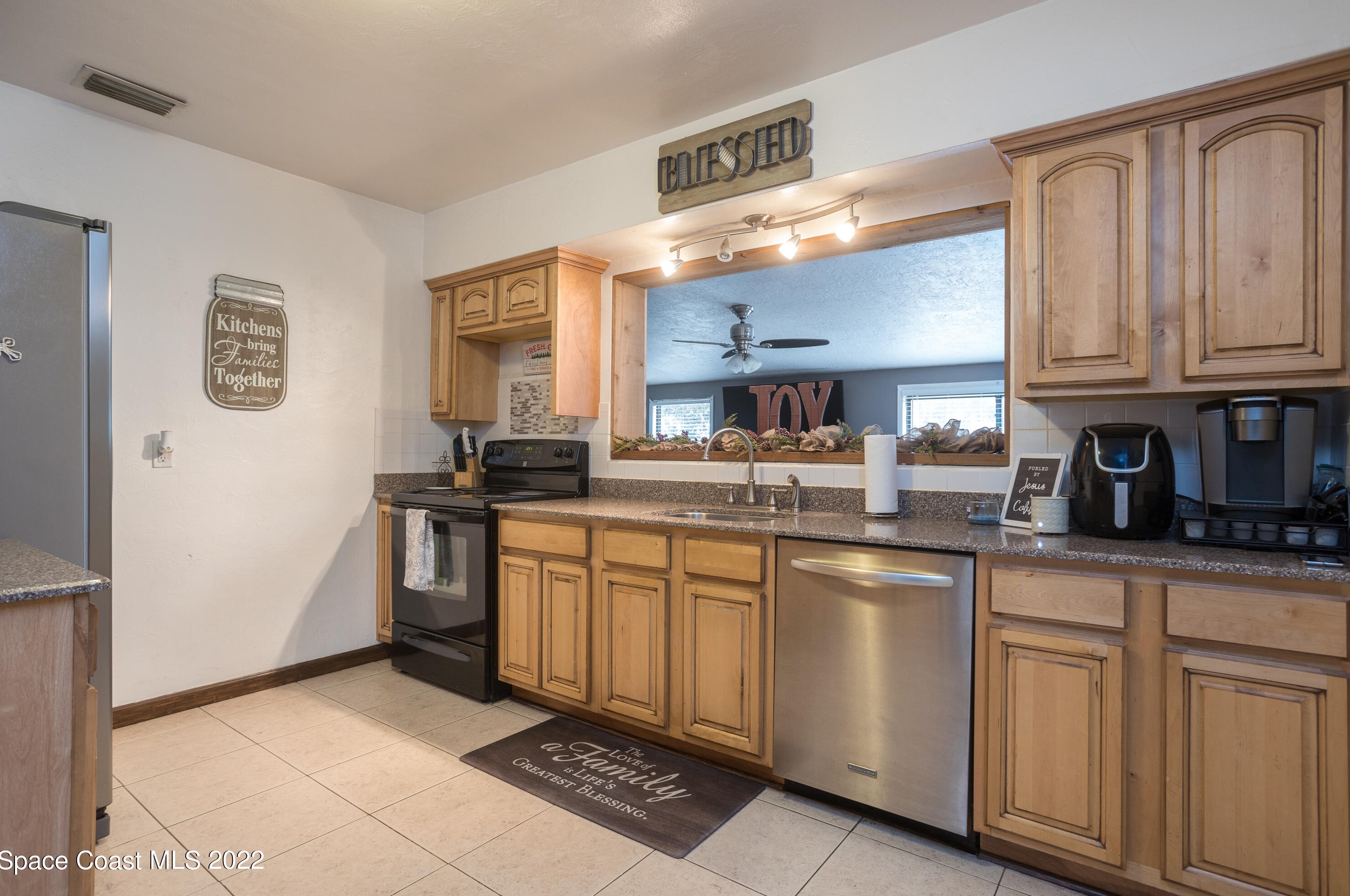 4117 Spruce St, Mims, FL 32754