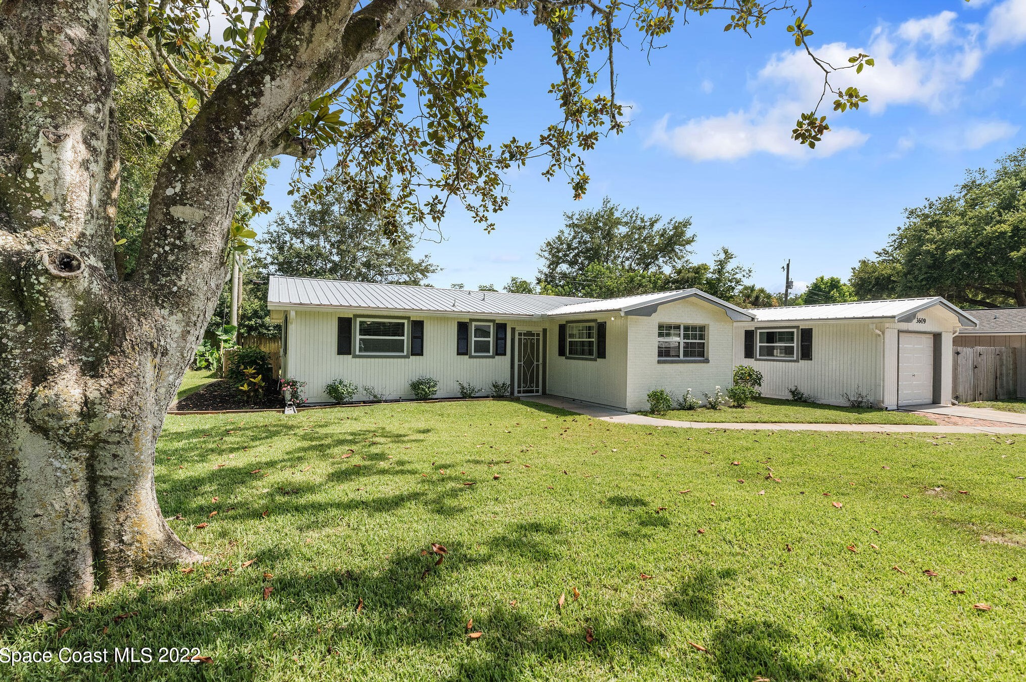3609 Sunny Dr, Mims, FL 32754