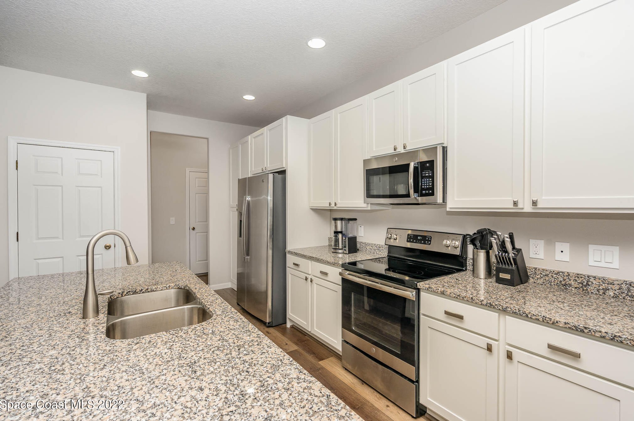 1071 Emerald Rd, Melbourne FL 32909-3886 exterior