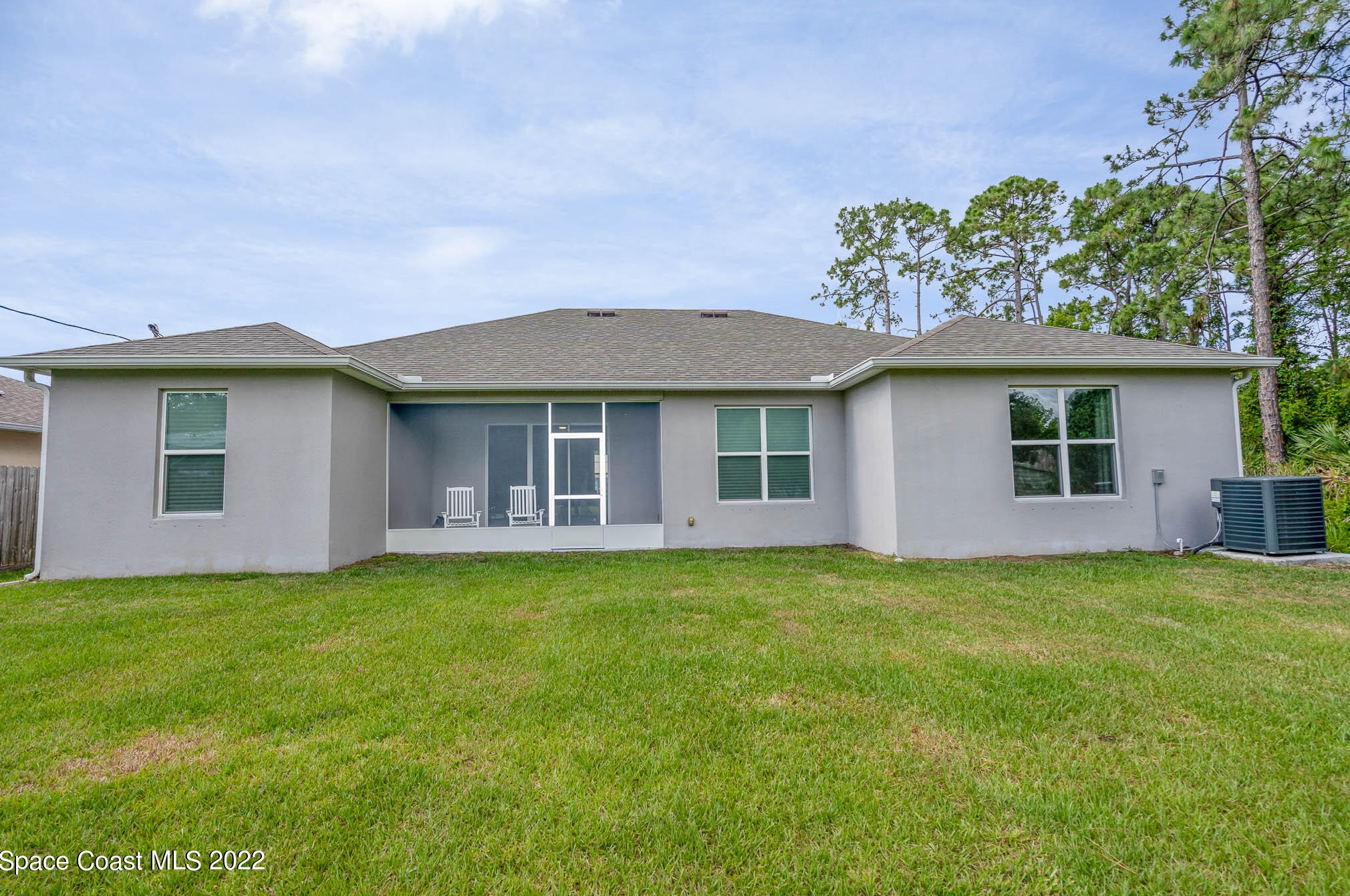1071 Emerald Rd, Melbourne FL 32909-3886 exterior