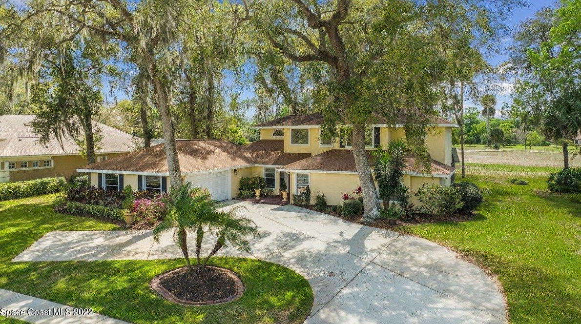 545 Country Club Dr, Titusville, FL 32780