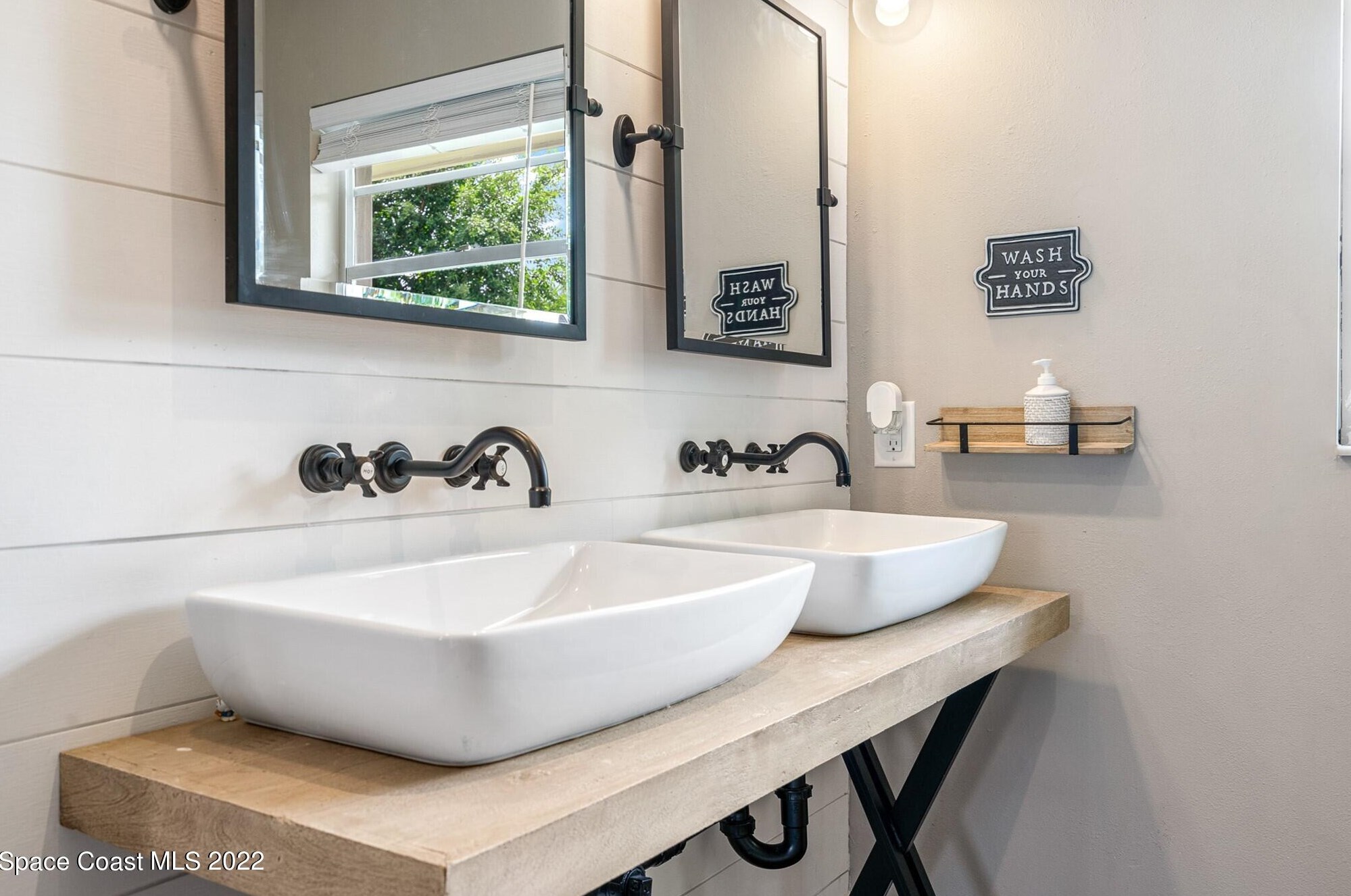 520 Rio Casa Dr, Melbourne FL 32903-3703 exterior