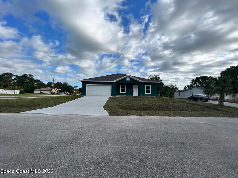 889 Serenade St, Melbourne, FL 32907-1746