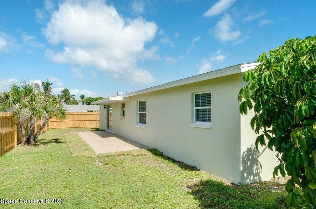 947 Bluewater Dr, Melbourne, FL 32937-2785