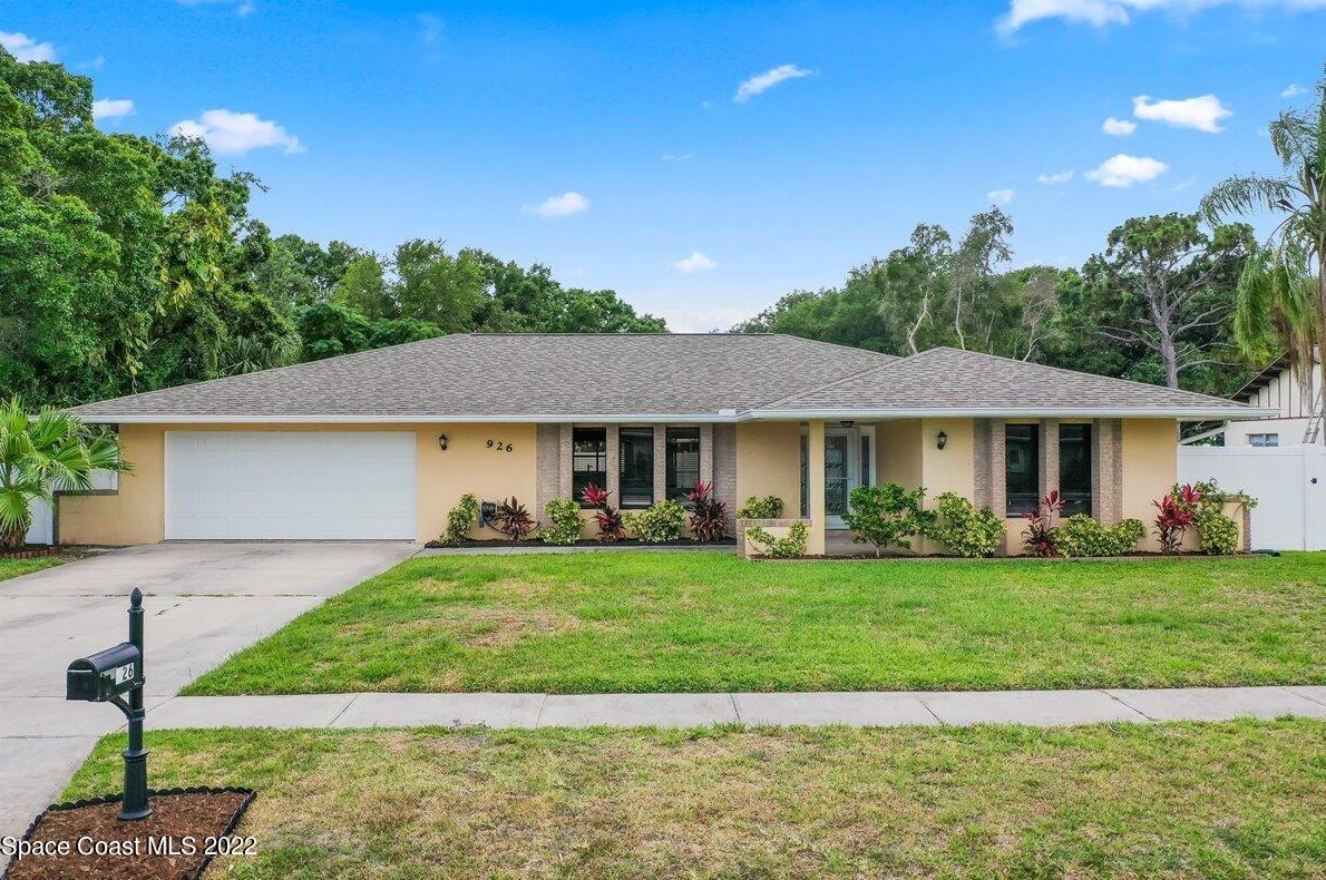 926 Waialae Cir, Melbourne, FL 32905-4412