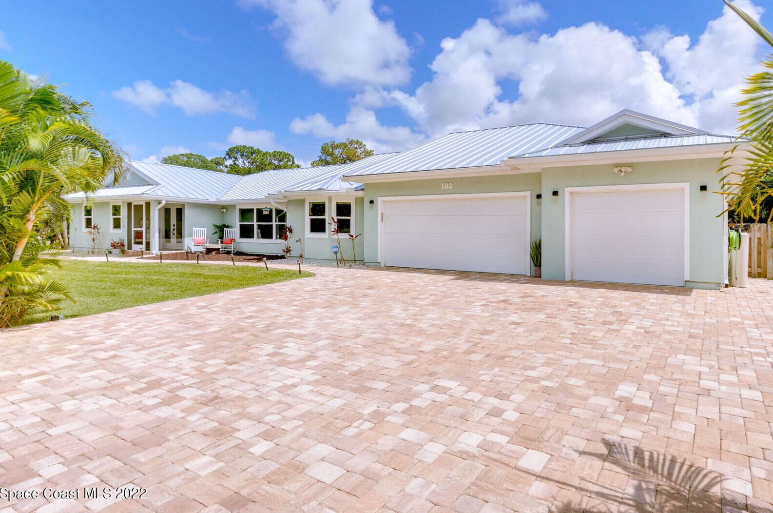 592 Narragansett St, Melbourne, FL 32907-1329
