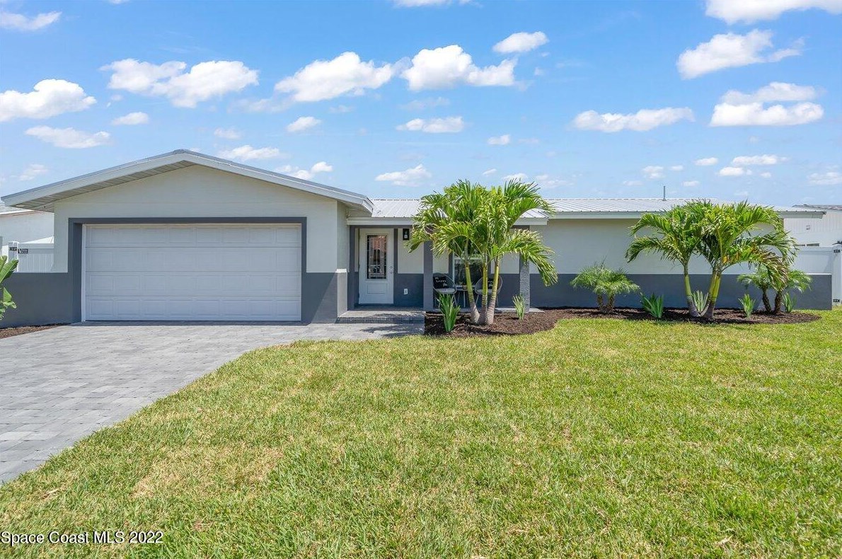 1680 E Riviera Dr, Merritt Island, FL 32952