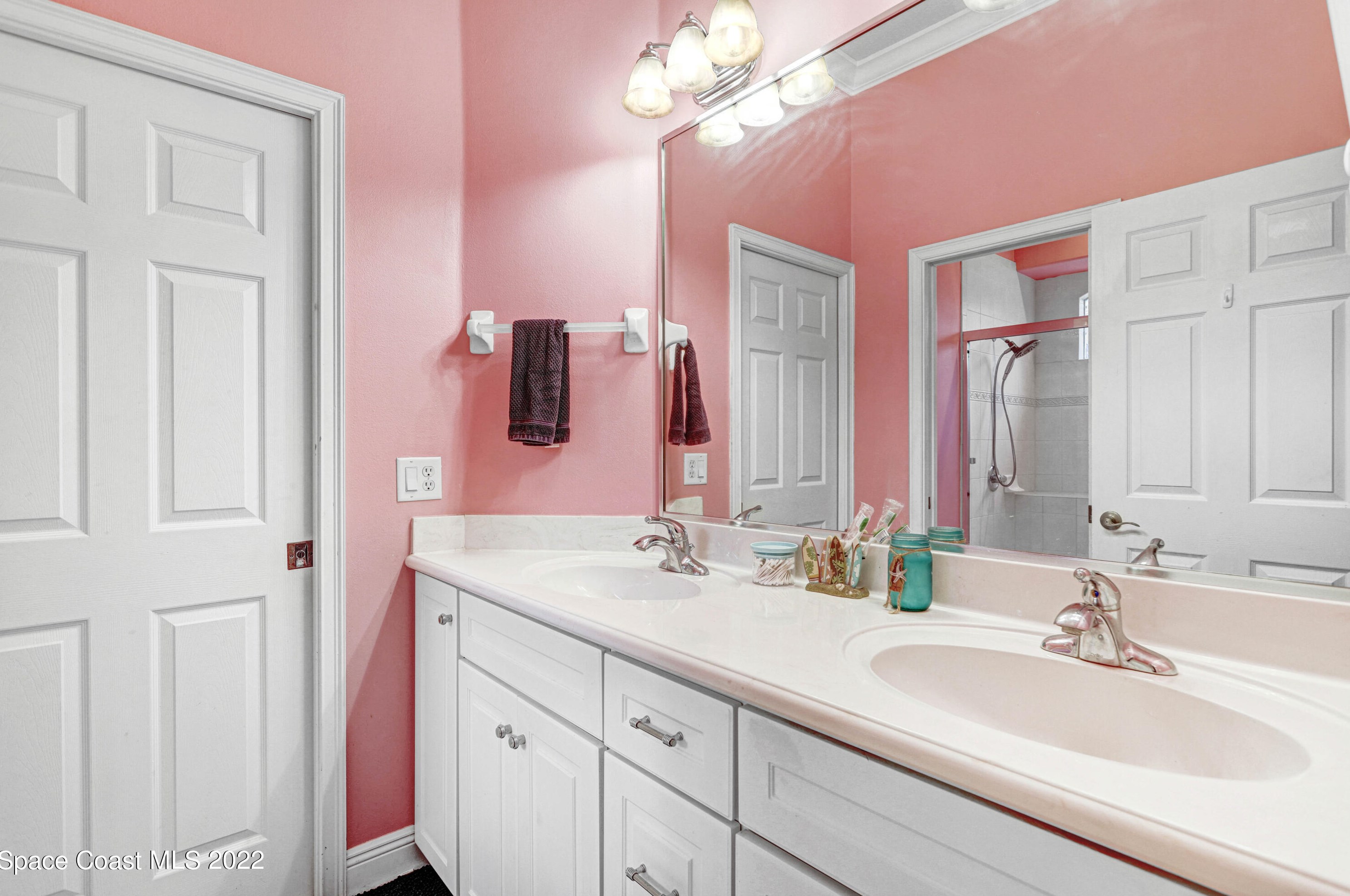 192 Rainbow St, Merritt Island FL 32952-6241 exterior