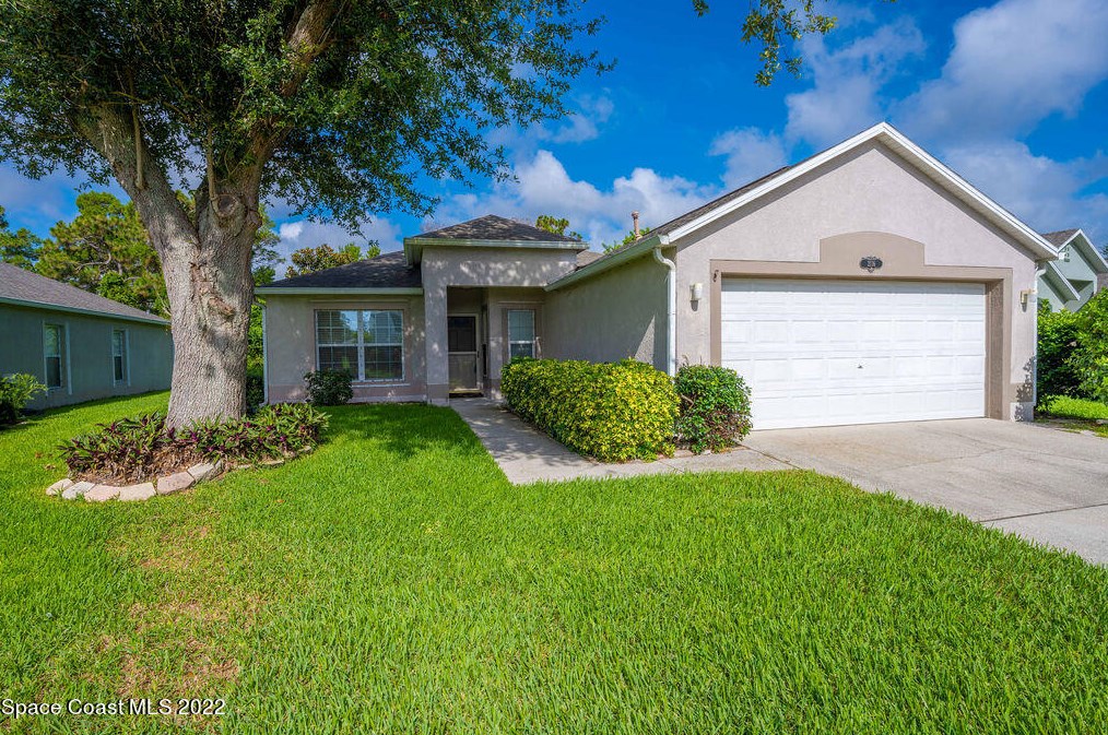 2116 Spring Creek Cir, Melbourne, FL 32905-4033