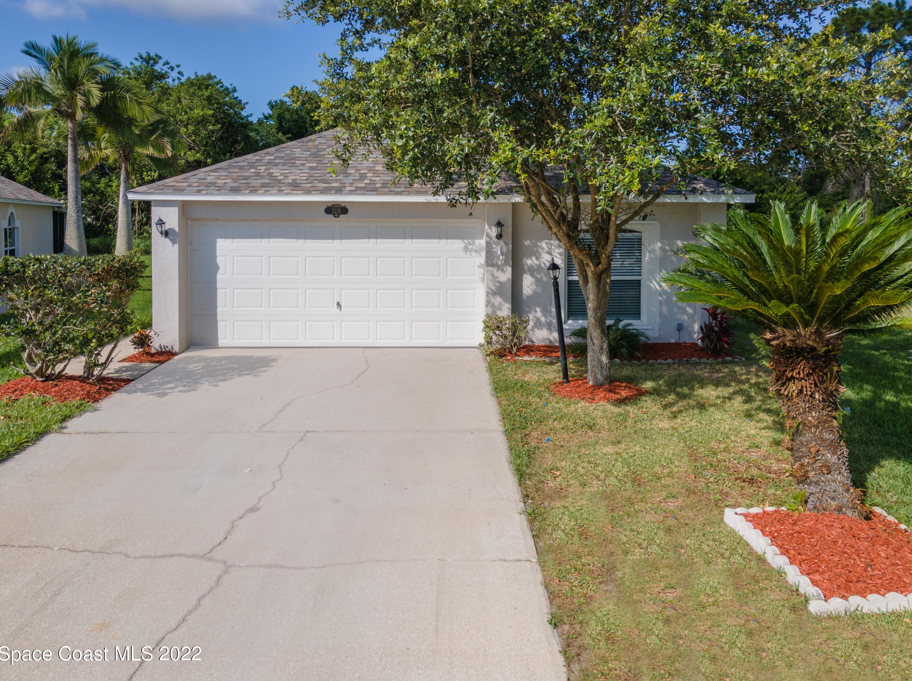 2221 Redwood Cir, Melbourne, FL 32905-4027