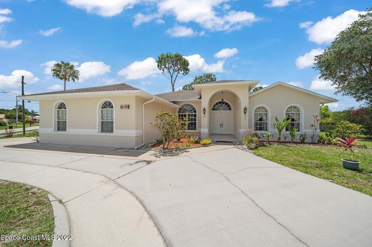 698 Sturbridge Ter, Melbourne, FL 32909-6670