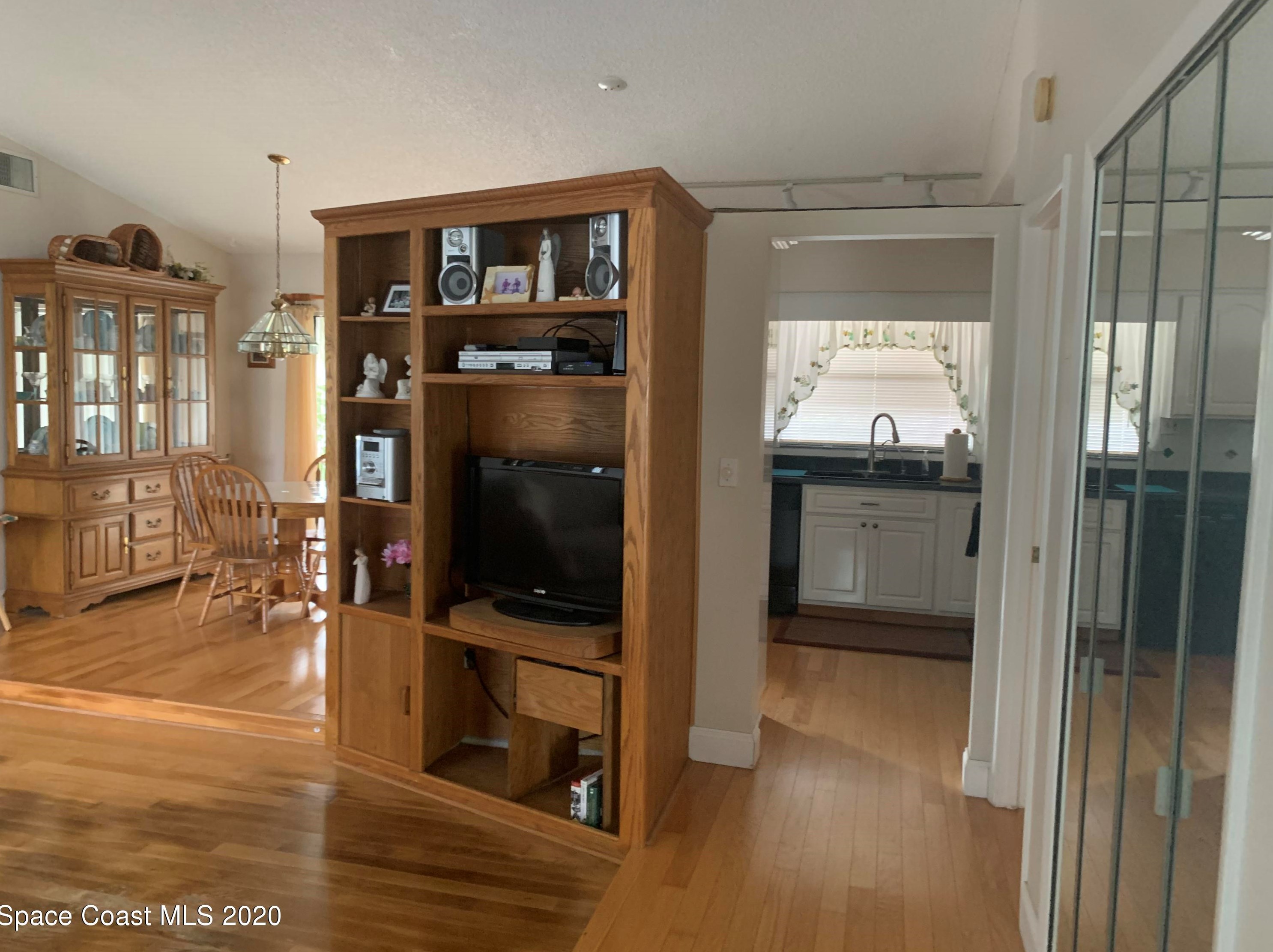 662 Castaways St Ne, Melbourne, FL 32907