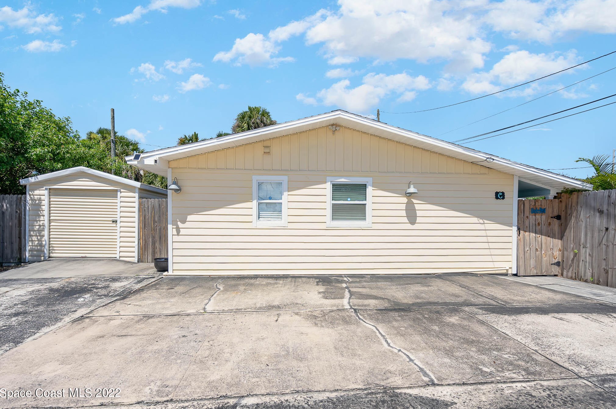 2013 Guava Ave, Melbourne FL 32935-6611 exterior