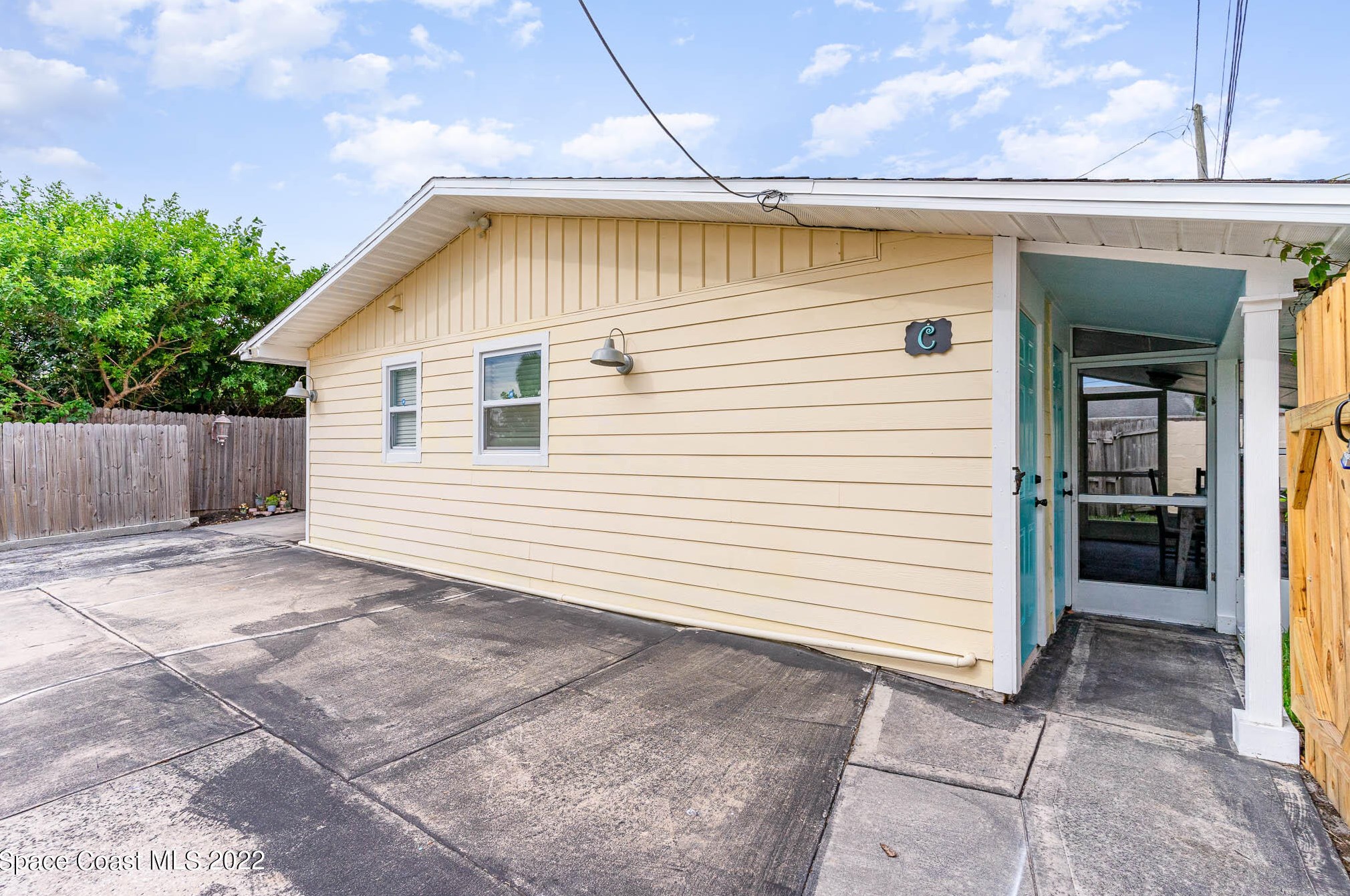 2013 Guava Ave, Melbourne FL 32935-6611 exterior