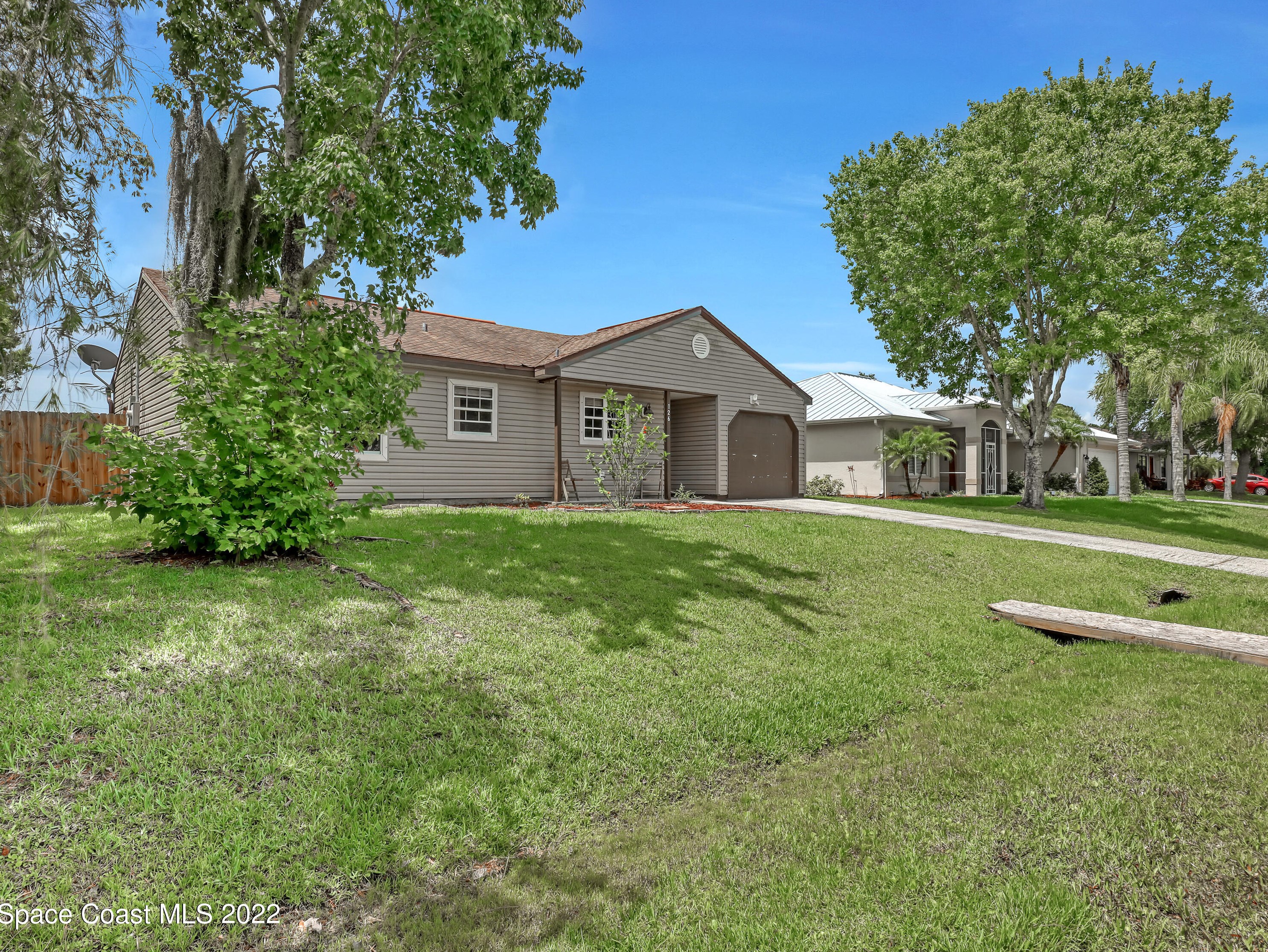 126 Memory Ln, Melbourne, FL 32907-1145