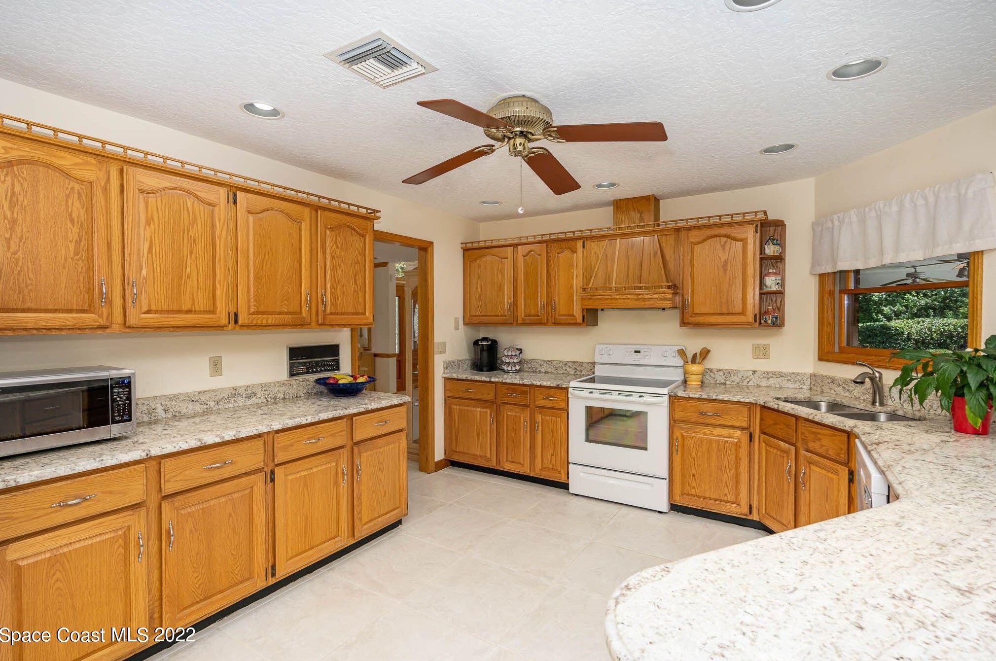 576 Lake Ashley Cir, Melbourne, FL 32904-1986
