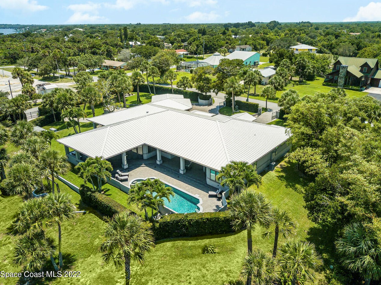 9205 Tucker St, Sebastian, FL 32976