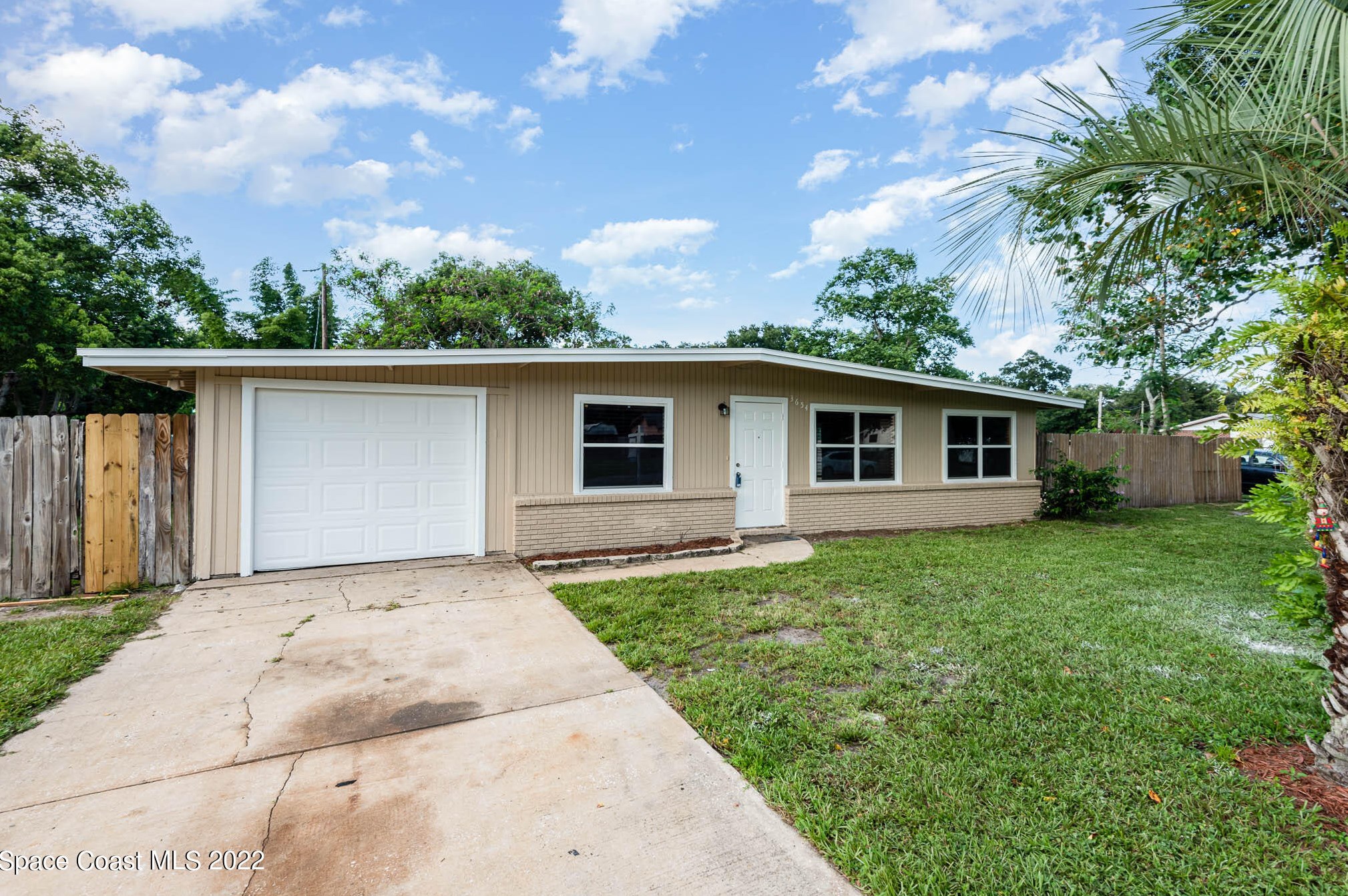 3654 Sunny Dr, Mims, FL 32754