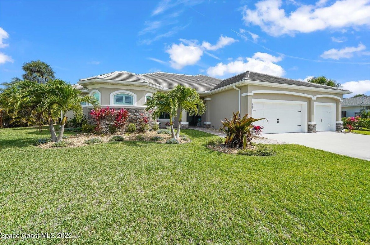 352 Arrowhead Ln, Melbourne, FL 32951