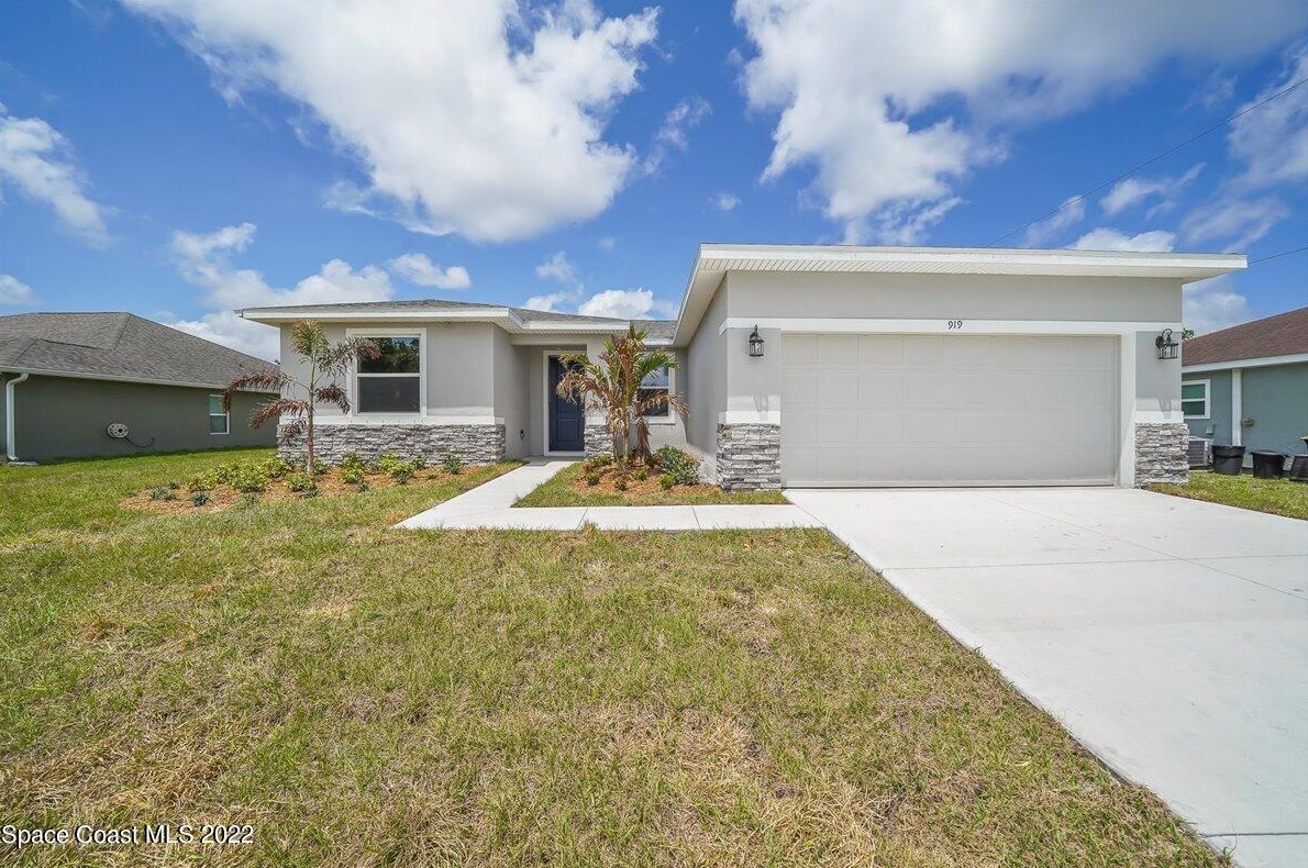 451 Truman St, Melbourne, FL 32908-7452